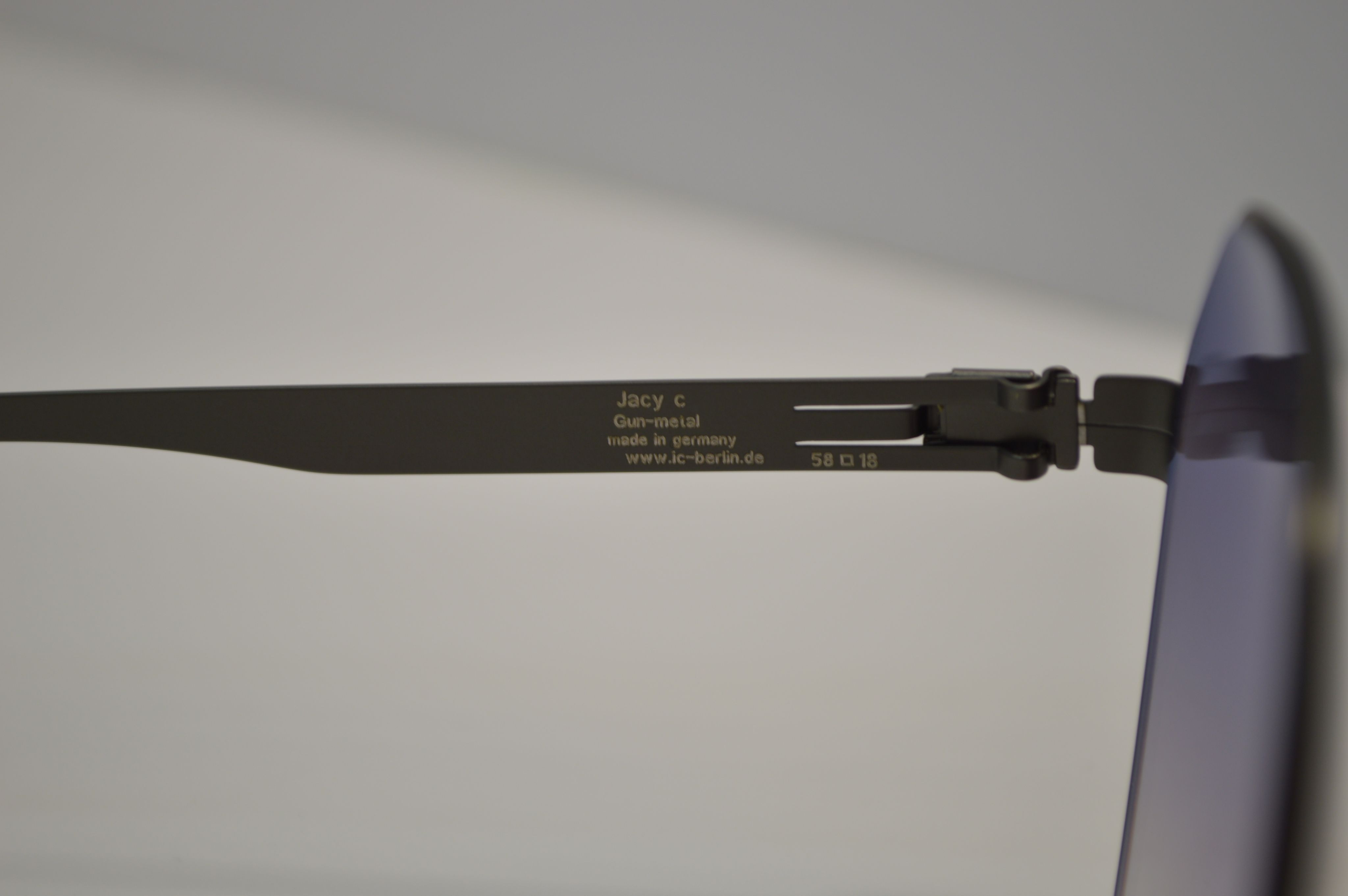 Очки солнцезащитные, титан, Ic! Berlin Jacy C Gun-metal, женская, стильная, ультралегкая, линза серая градиент, с внутренним антибликом