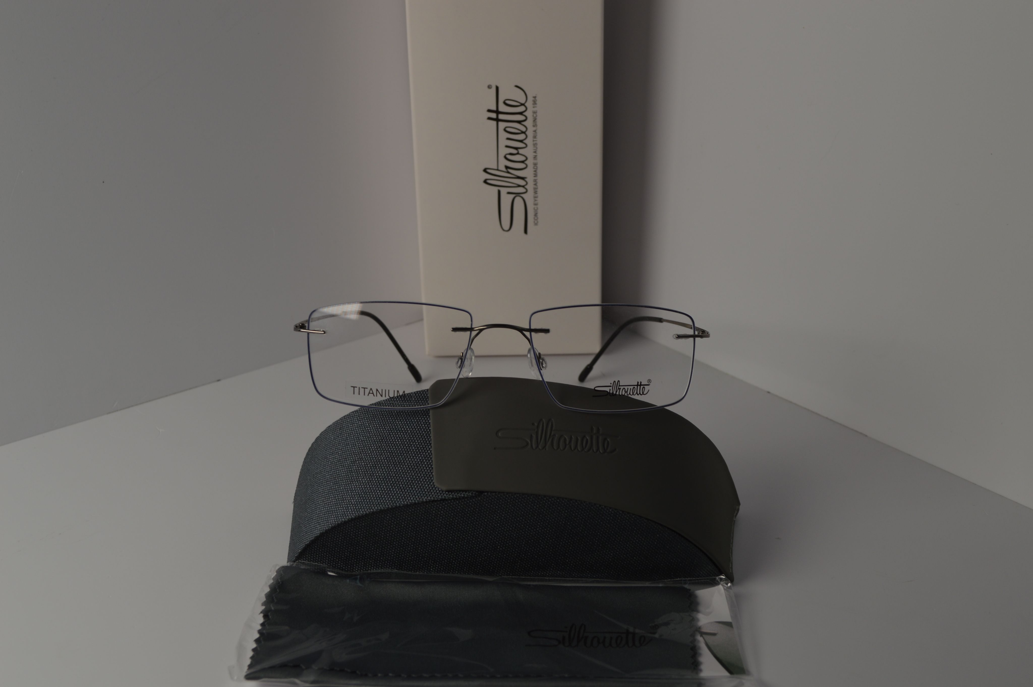 Оправа титан, классическая, унисекс, Silhouette LS-06 C13, стильная модель с синей леской по ободку, темно-серый глянцевый цвет оправы