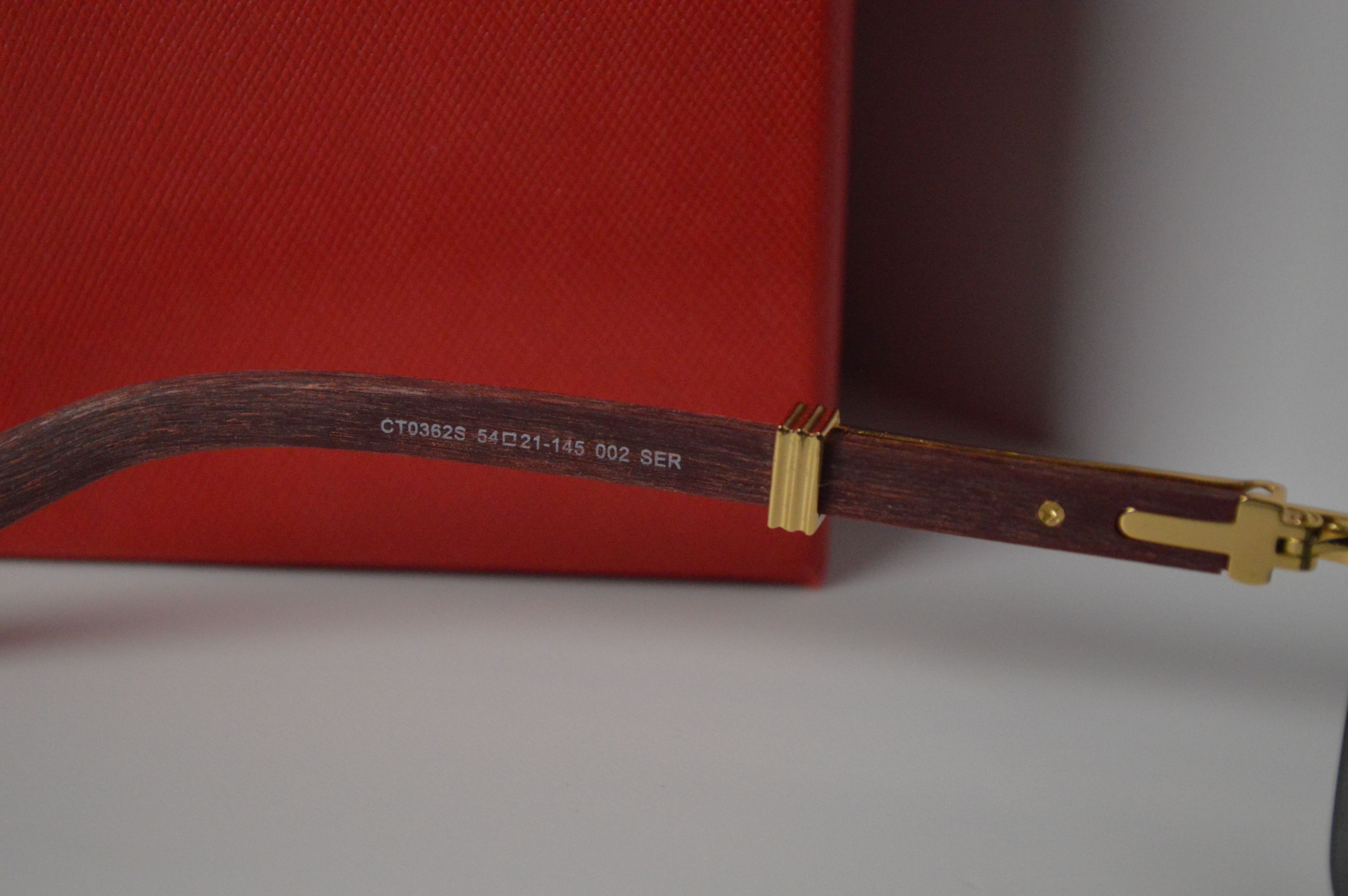 Очки солнцезащитные, узкие, деревянные дужки Cartier 3625 002, серо-зеленая линза