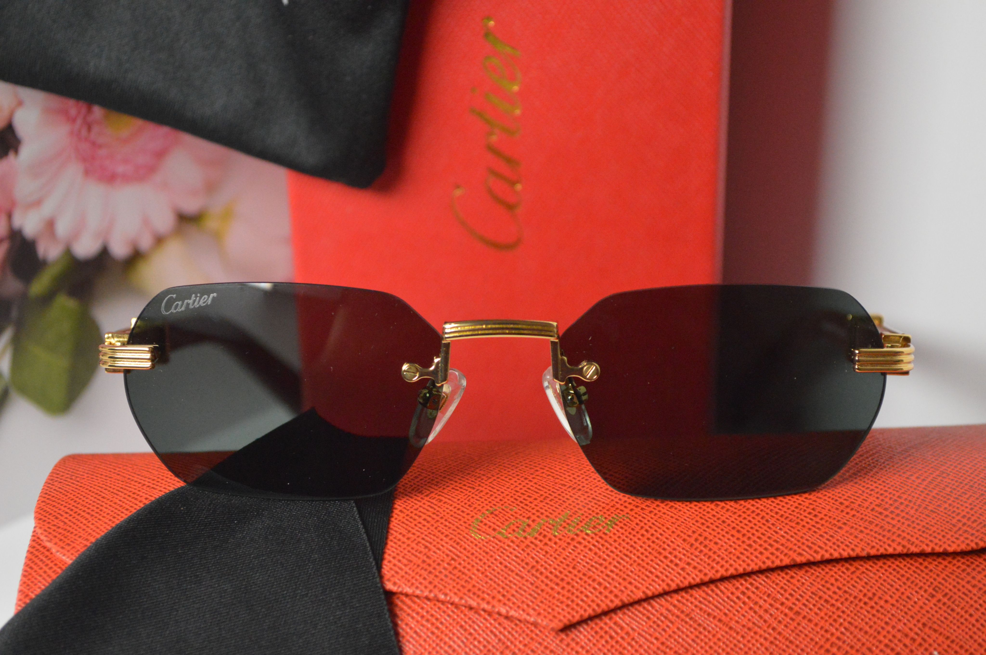 Очки солнцезащитные, узкие, деревянные дужки Cartier 3625 002, серо-зеленая линза