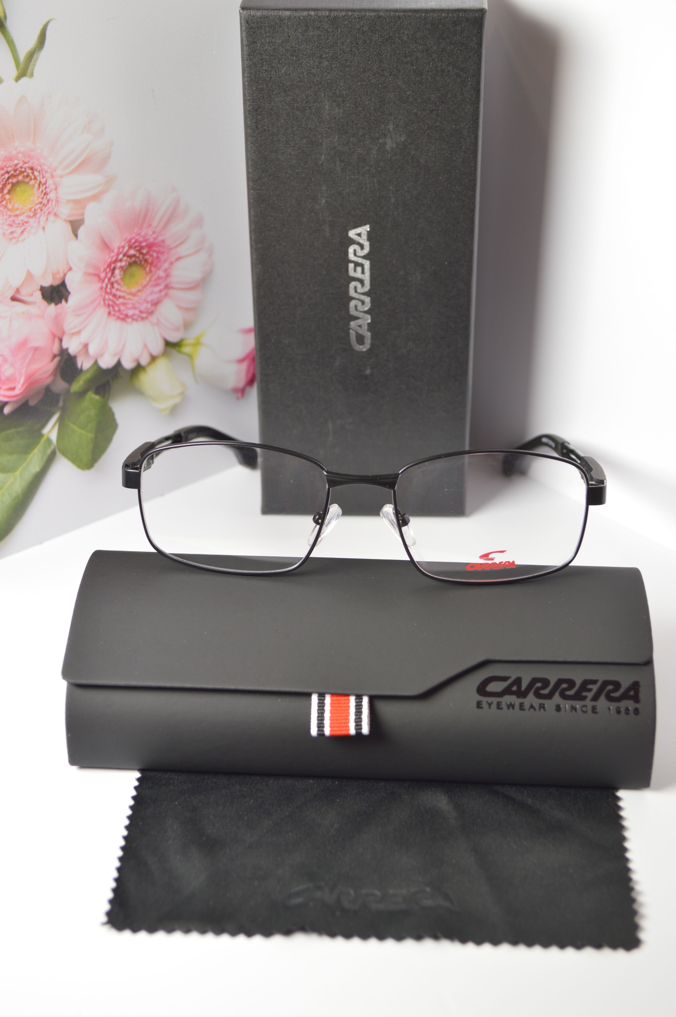 Оправа классическая, черная, стильная. Carrera 4409 807