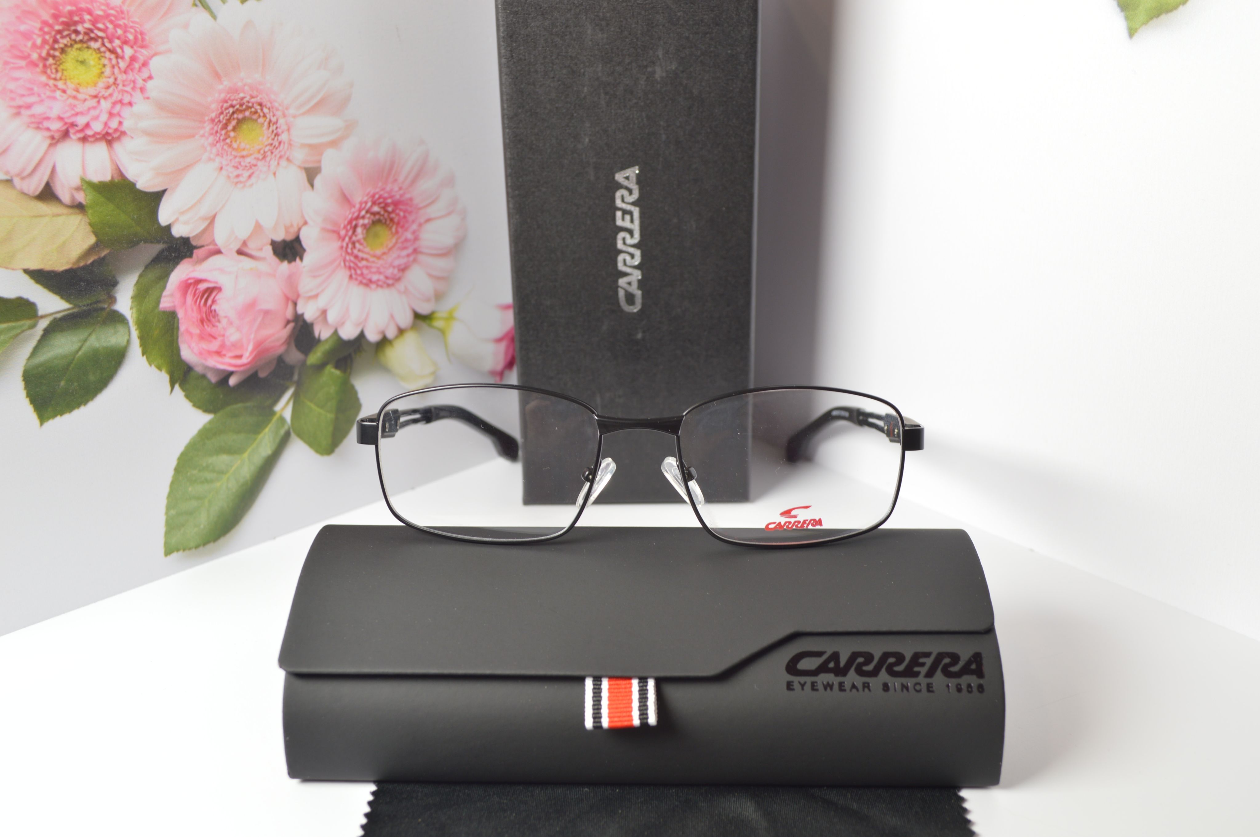 Оправа классическая, черная, стильная. Carrera 4409 807