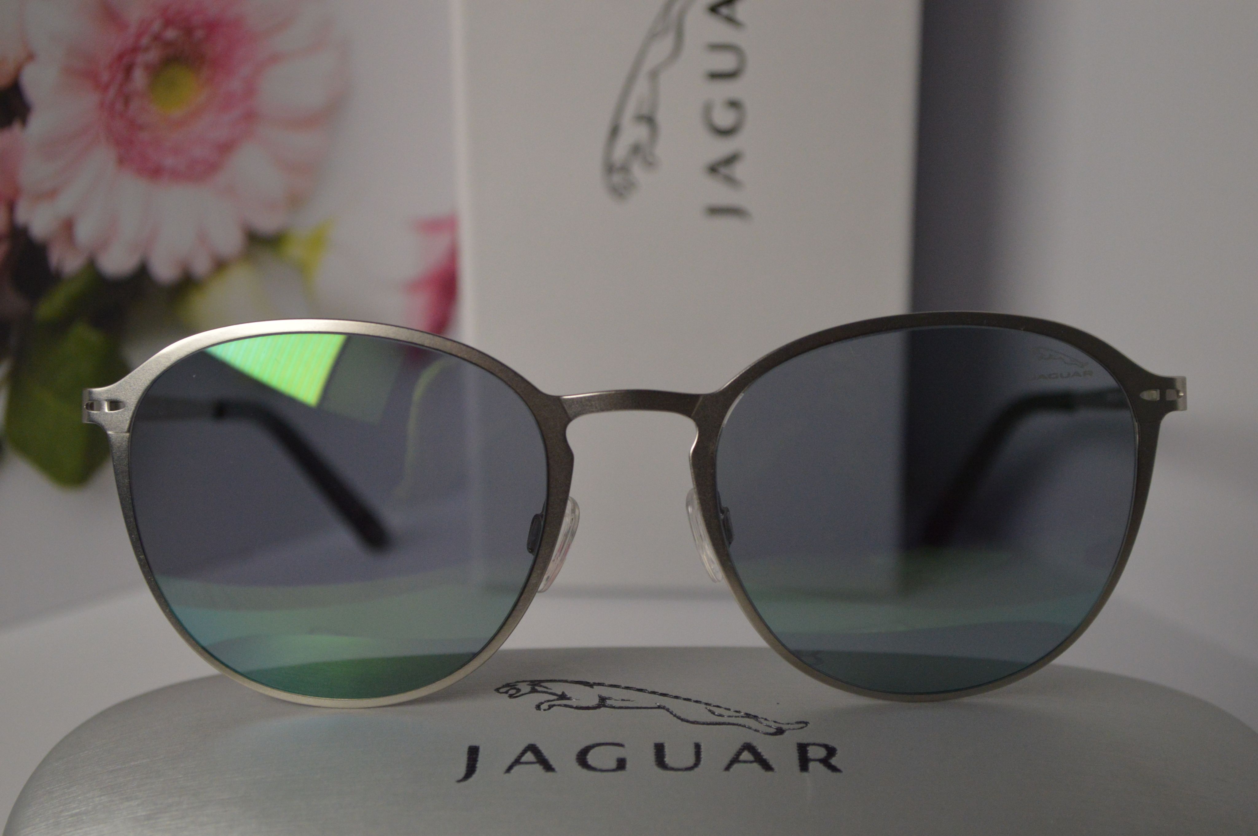 Солнцезащитные очки JAGUAR 35040-610. Стильная модель для каждого. Овальные линзы.