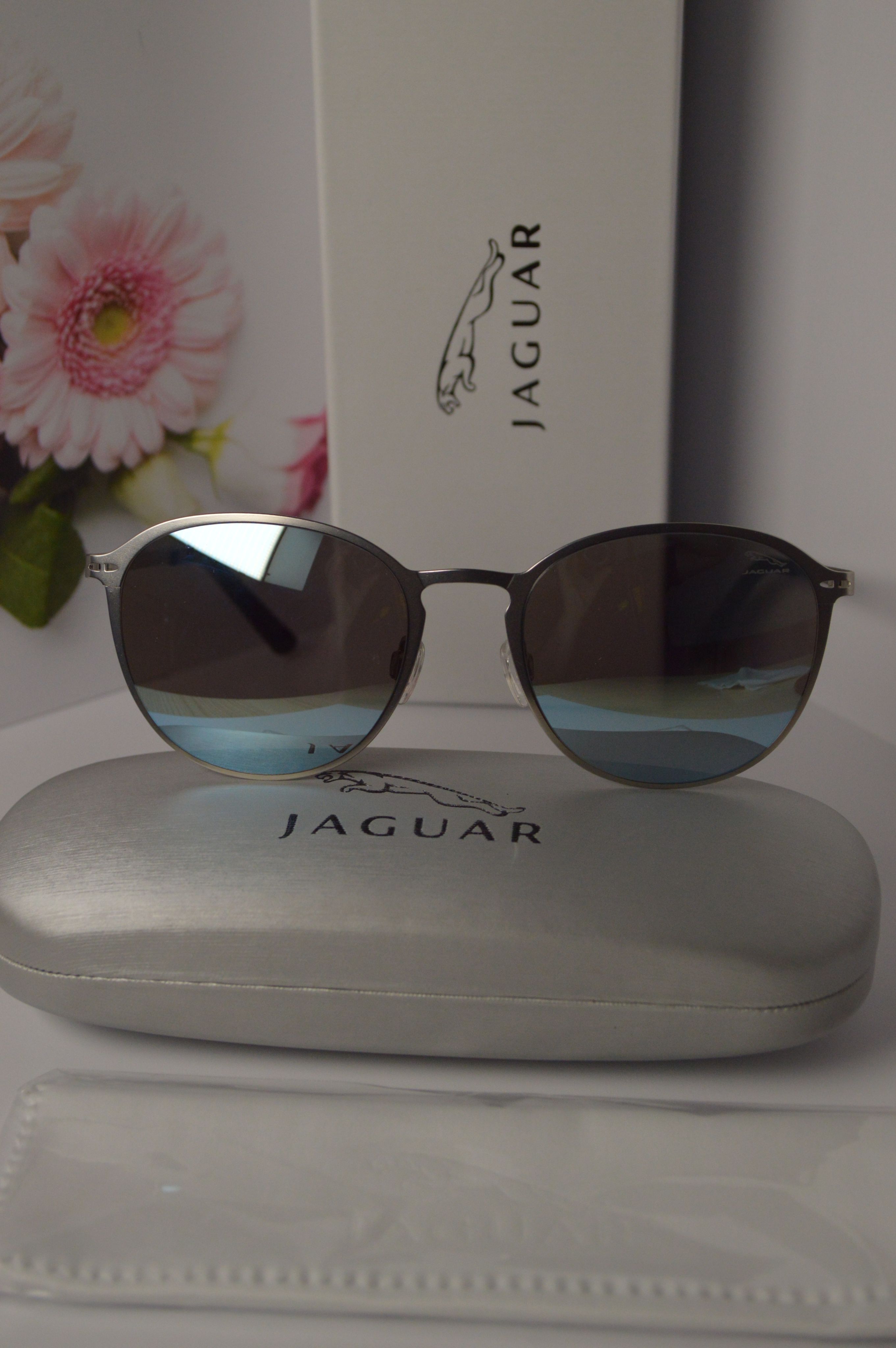 Солнцезащитные очки JAGUAR35040-610. Стильная классическая модель для каждого. Овальные линзы.