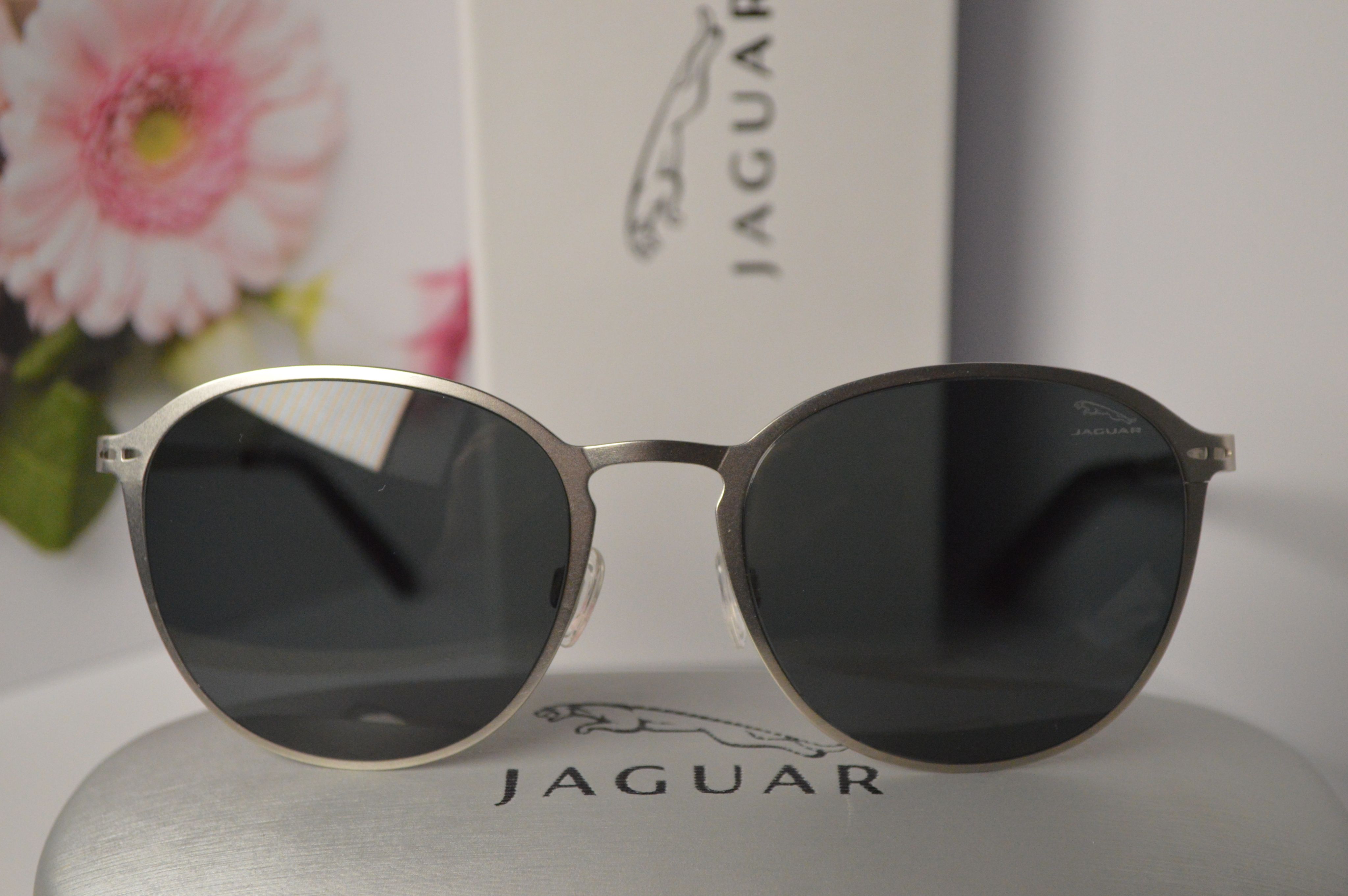 Солнцезащитные очки JAGUAR 35040-610. Стильная модель для каждого. Овальные линзы.