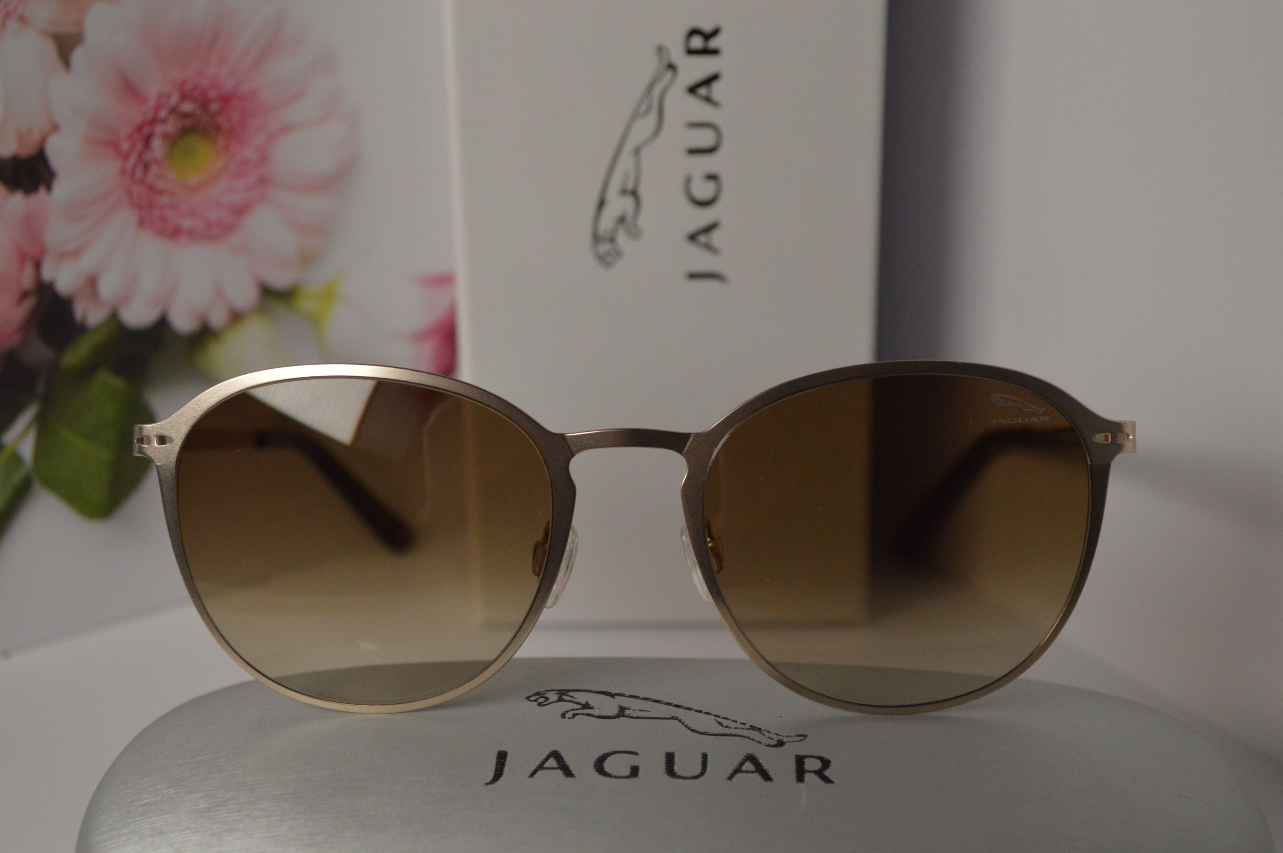 Солнцезащитные очки JAGUAR 35040-610. Стильная модель для каждого. Овальные линзы.
