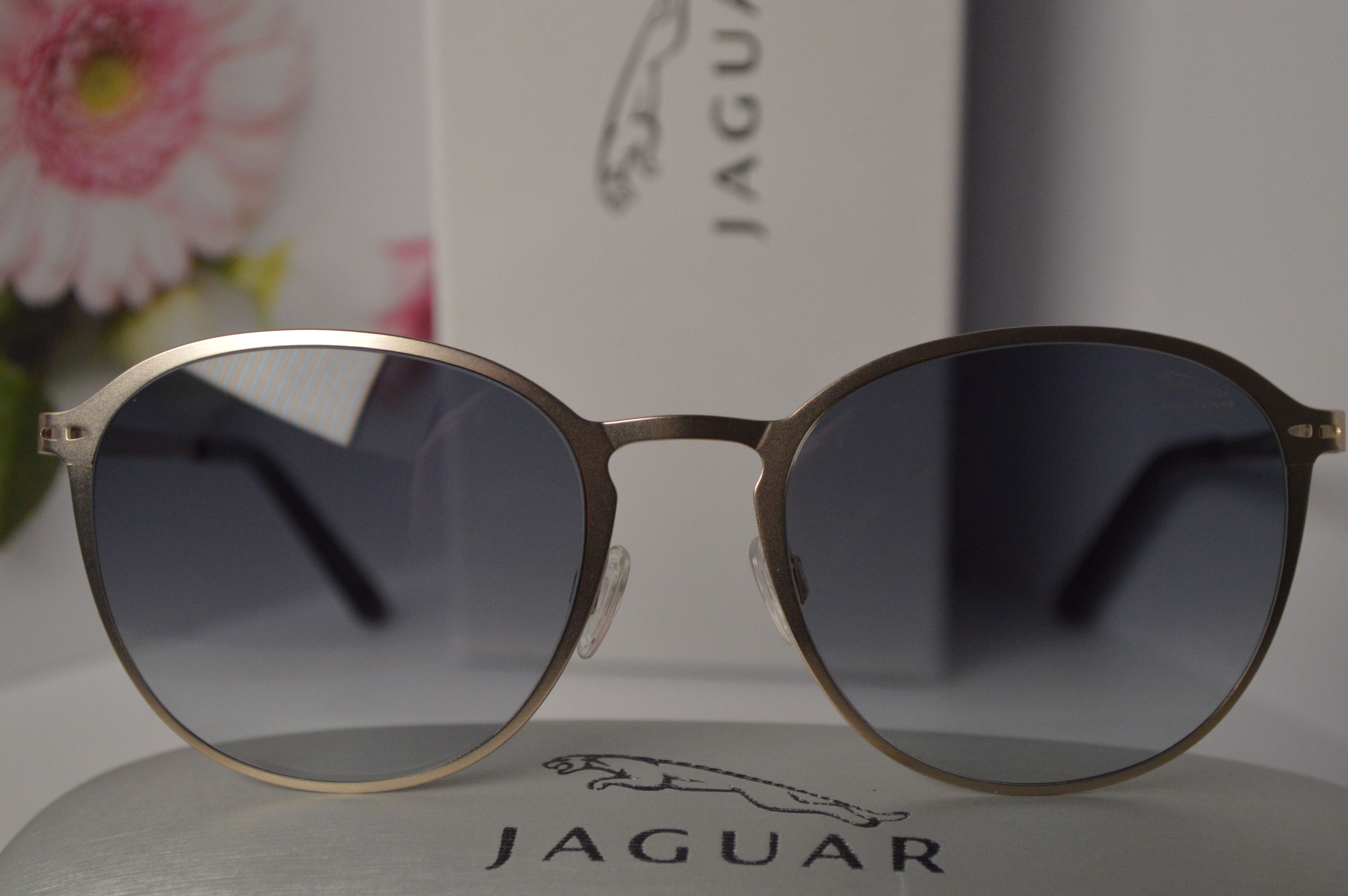 Солнцезащитные очки JAGUAR 35040-610. Стильная модель для каждого. Овальные линзы.