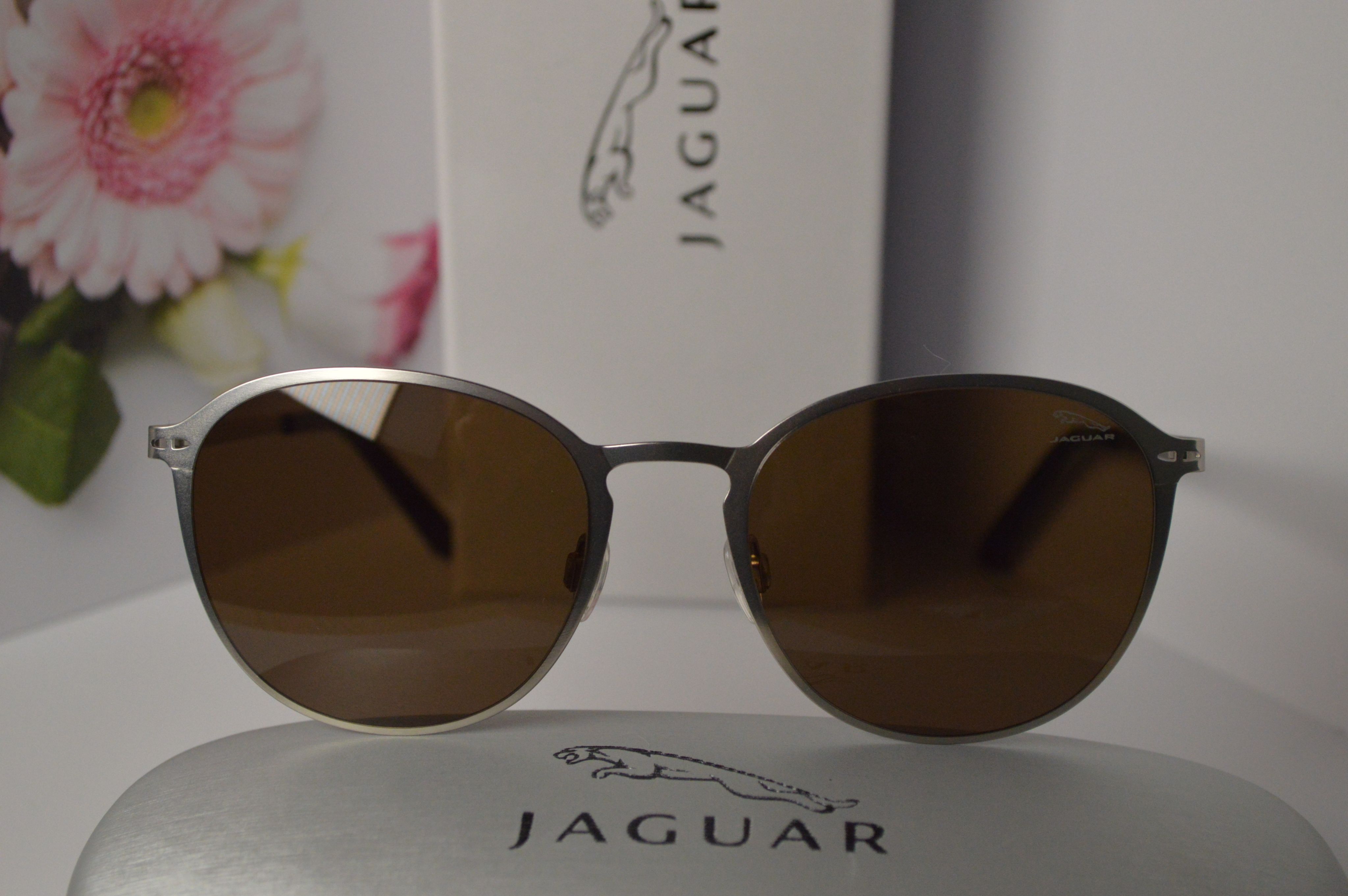 Солнцезащитные очки JAGUAR 35040-610. Стильная модель для каждого. Овальные линзы.