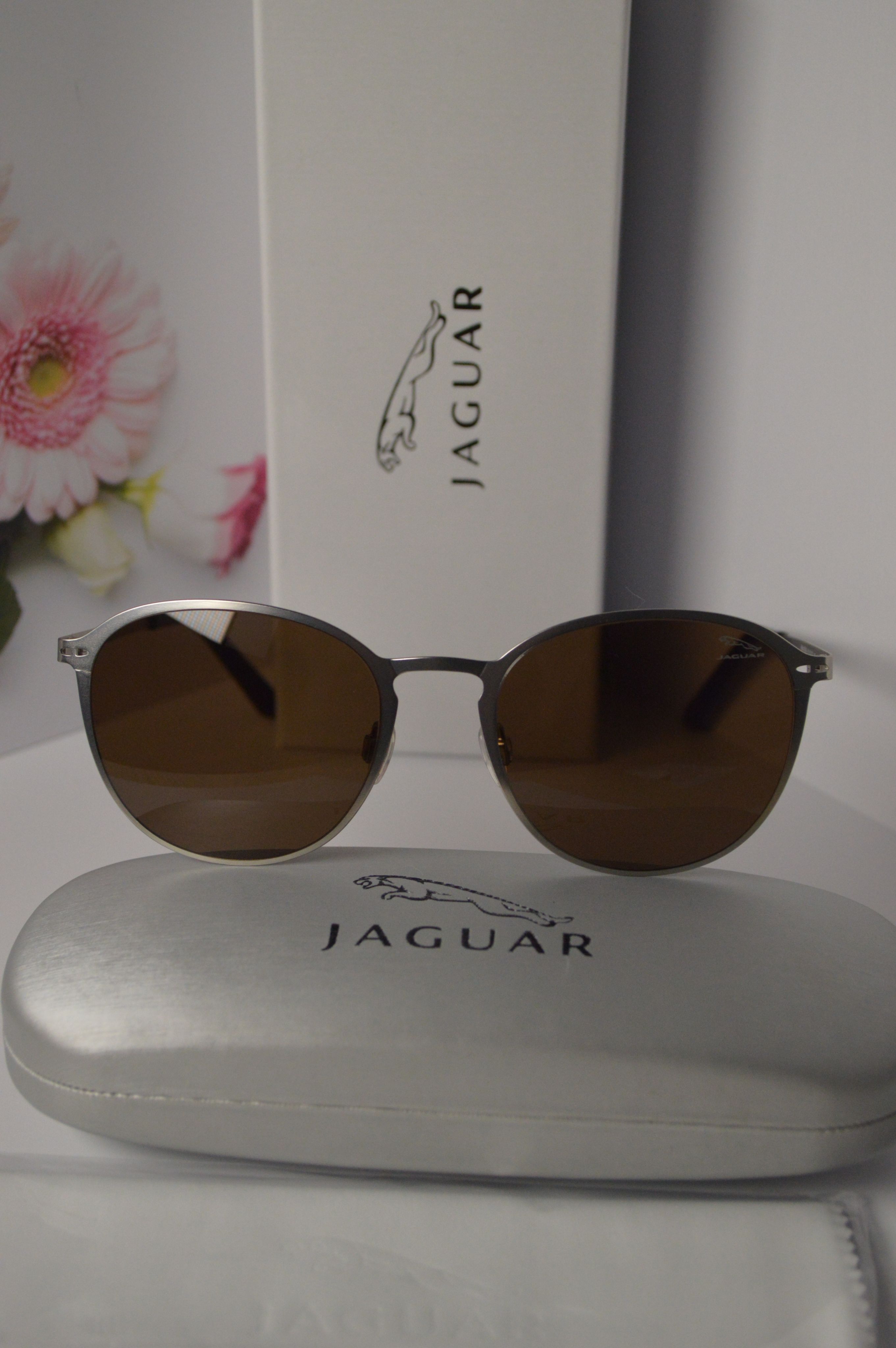 Солнцезащитные очки JAGUAR 35040-610. Стильная модель для каждого. Овальные линзы.