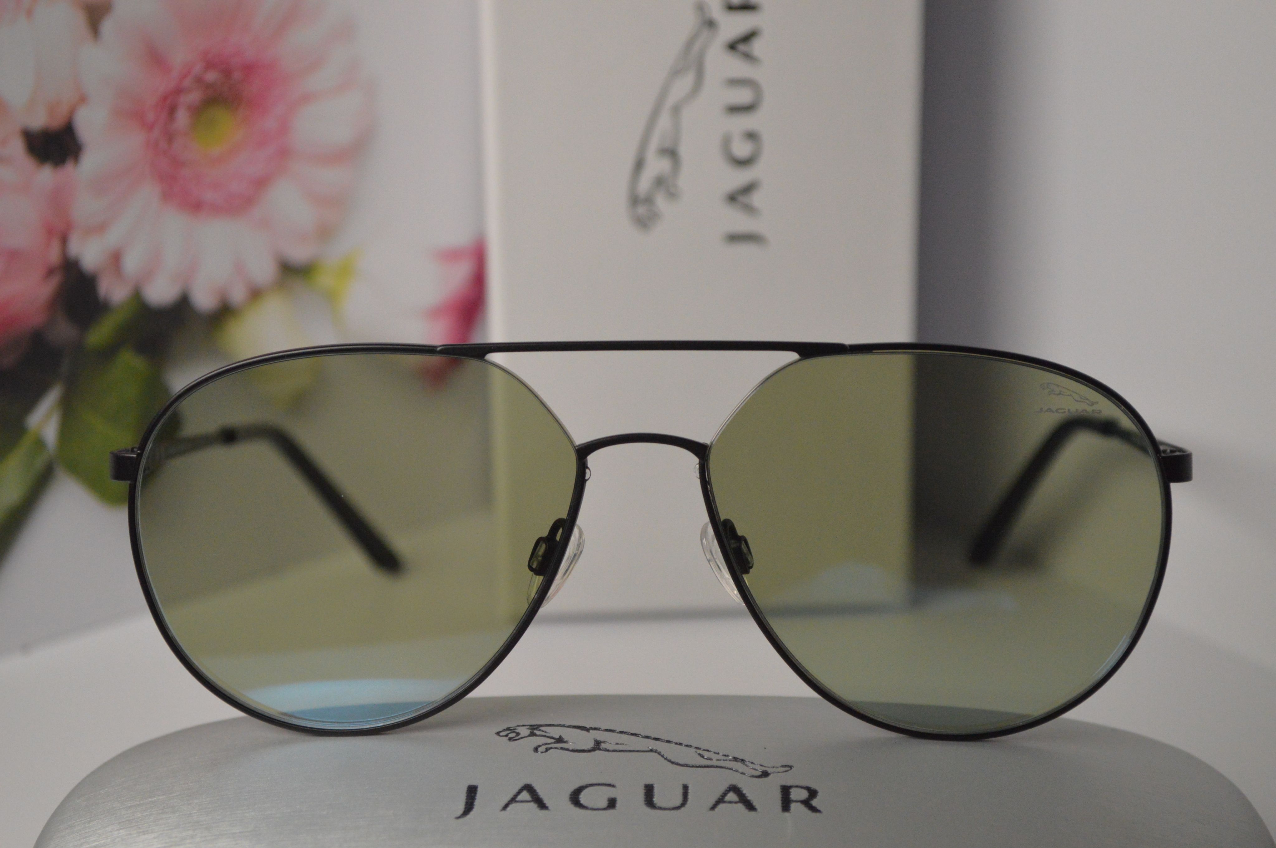 Солнцезащитные очки JAGUAR 33064-915. Стильная модель авиатор. Зеленая линза с зеркальной поверхностью