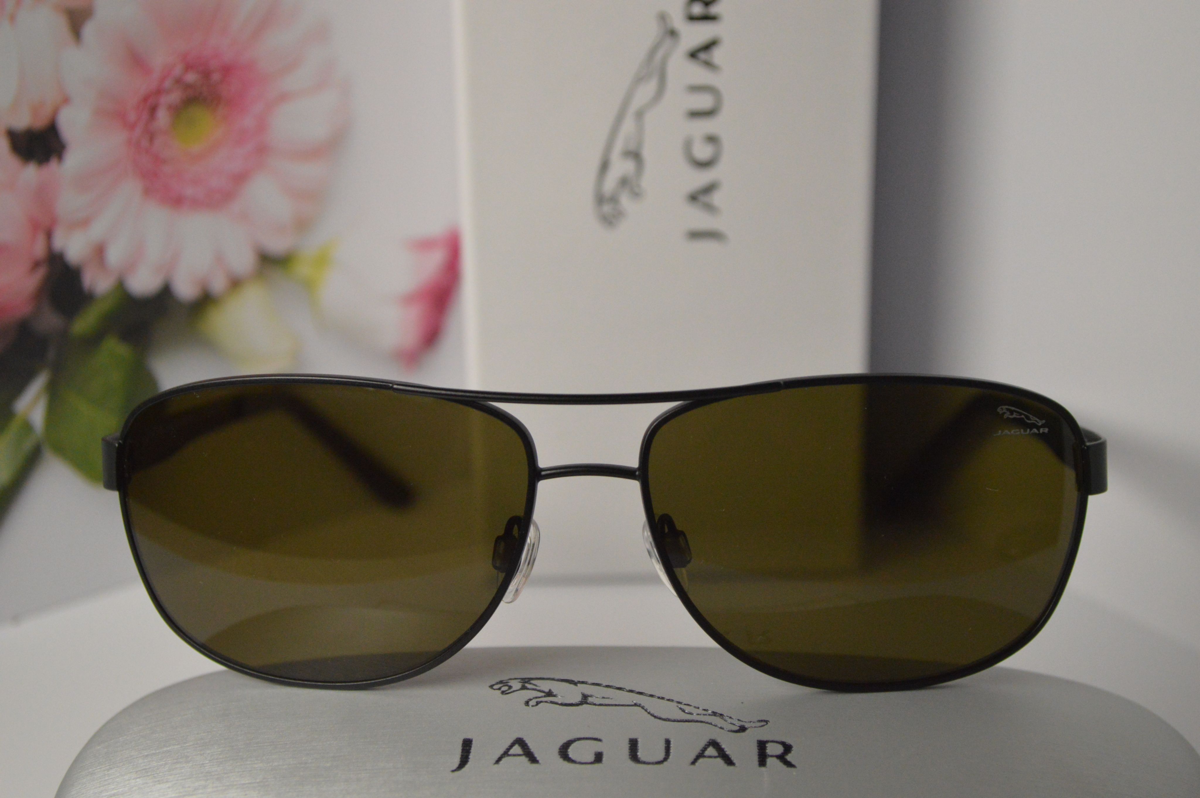 Солнцезащитные очки JAGUAR 37358-1131. Стильная модель. Линза зелено-коричневая.