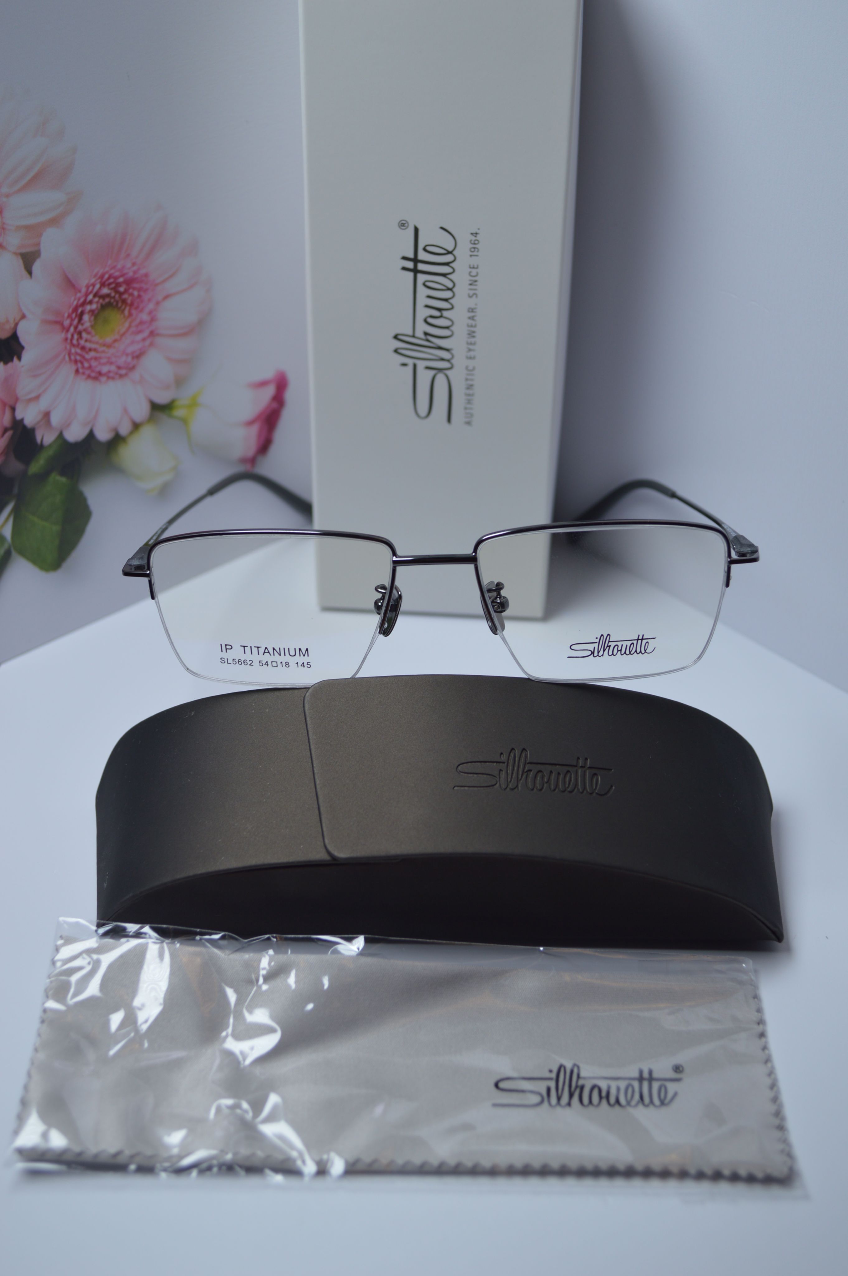 Оправа классическая, титан, полуободковая Silhouette SL5662. Стиль для него и для неё!