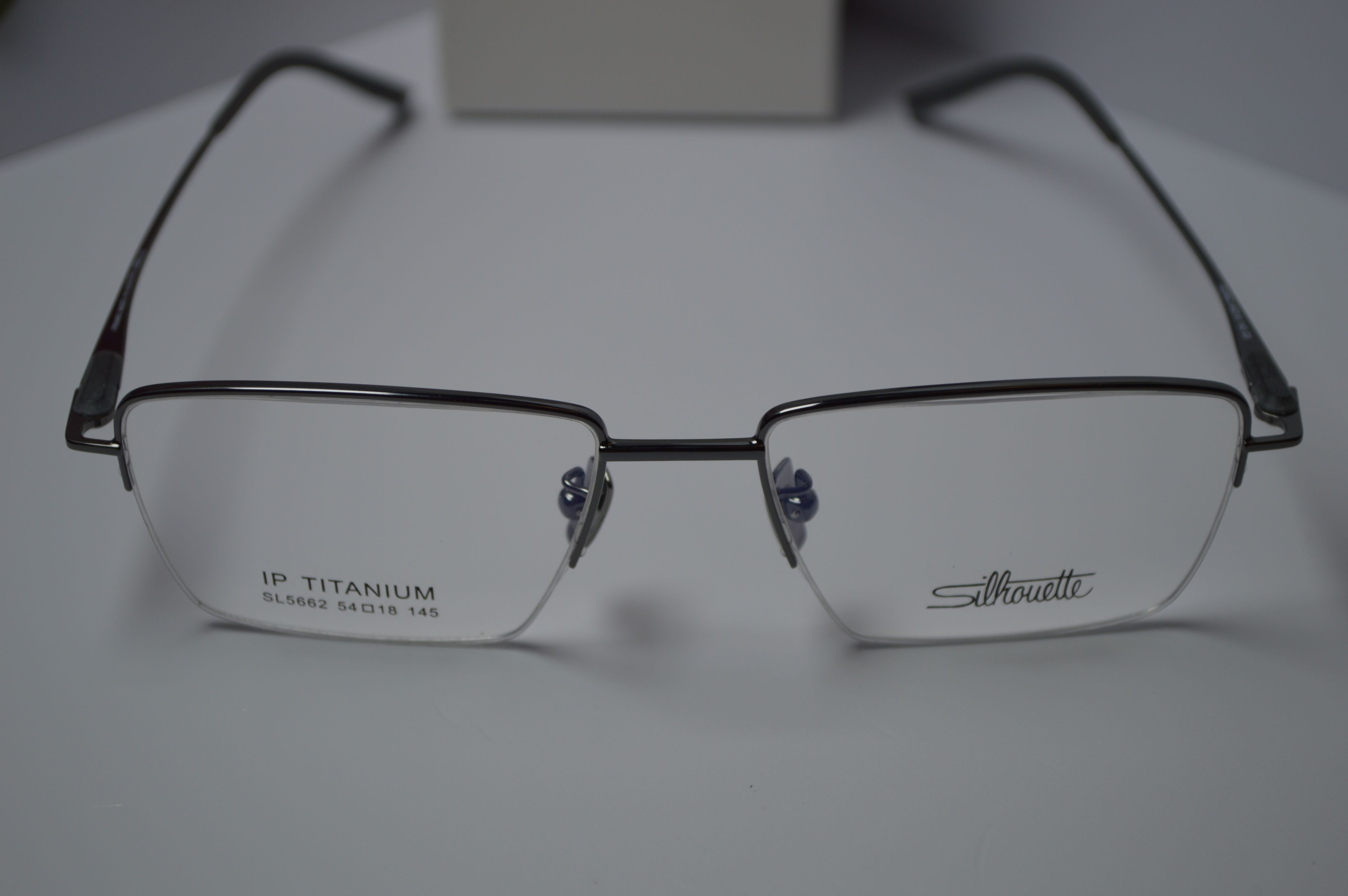 Оправа классическая, титан, полуободковая Silhouette SL5662. Стиль для него и для неё!
