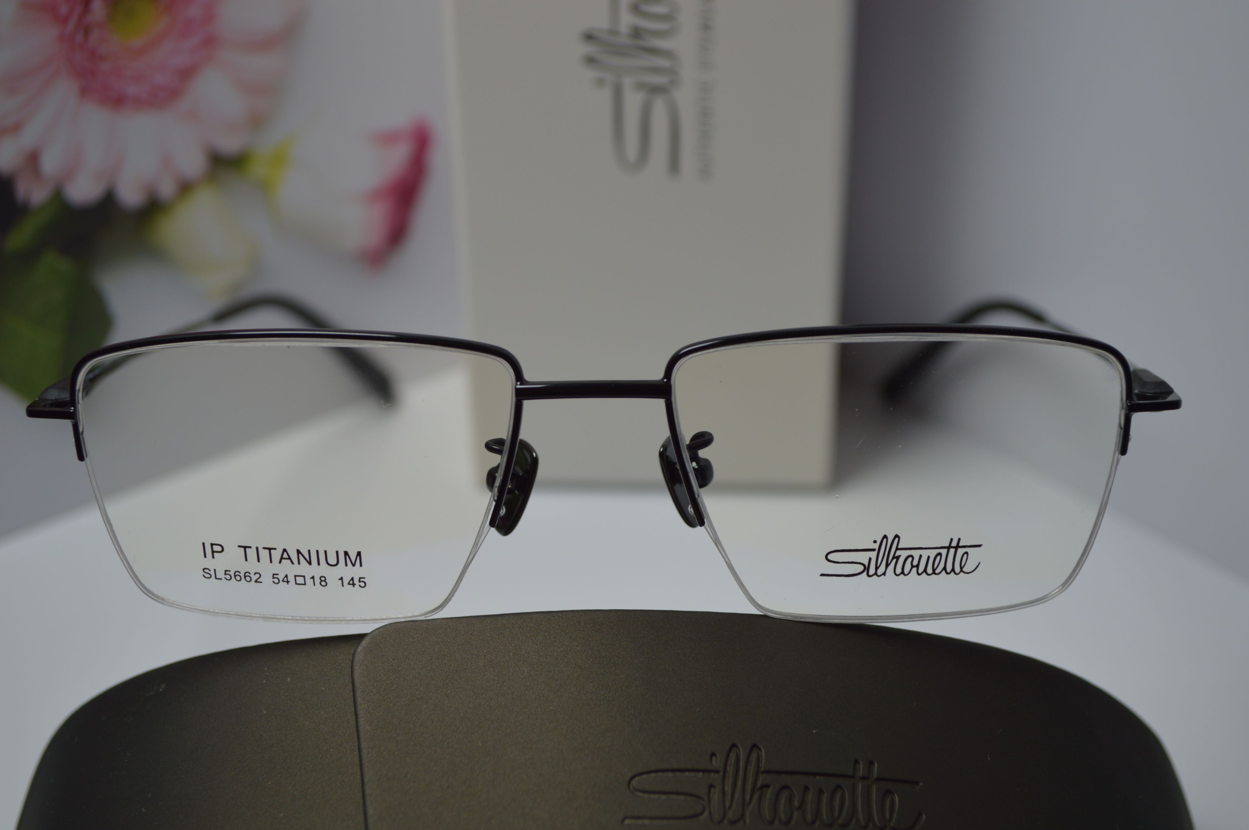 Оправа классическая, титан, полуободковая Silhouette SL5662. Стиль для него и для неё!