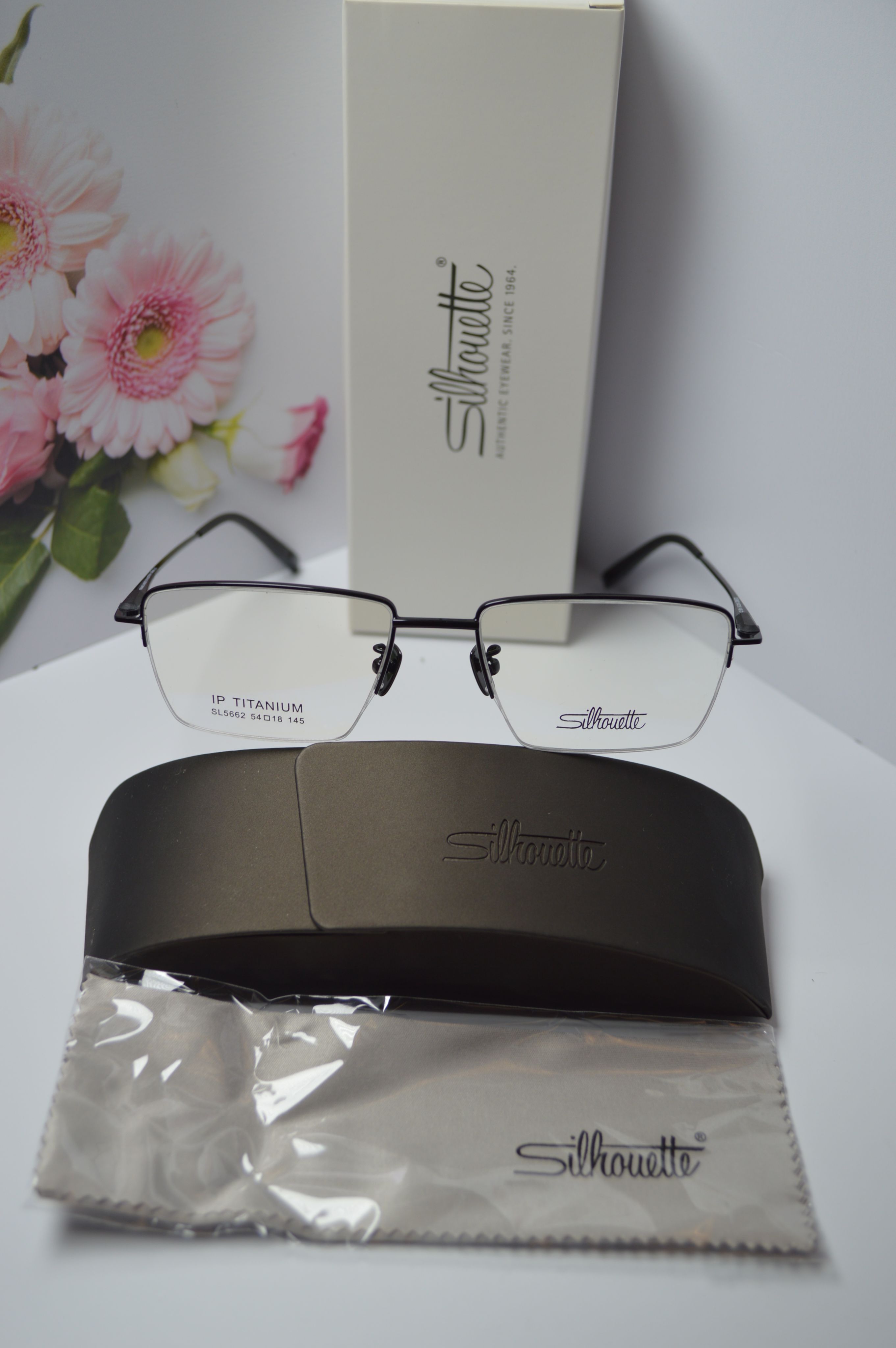 Оправа классическая, титан, полуободковая Silhouette SL5662. Стиль для него и для неё!