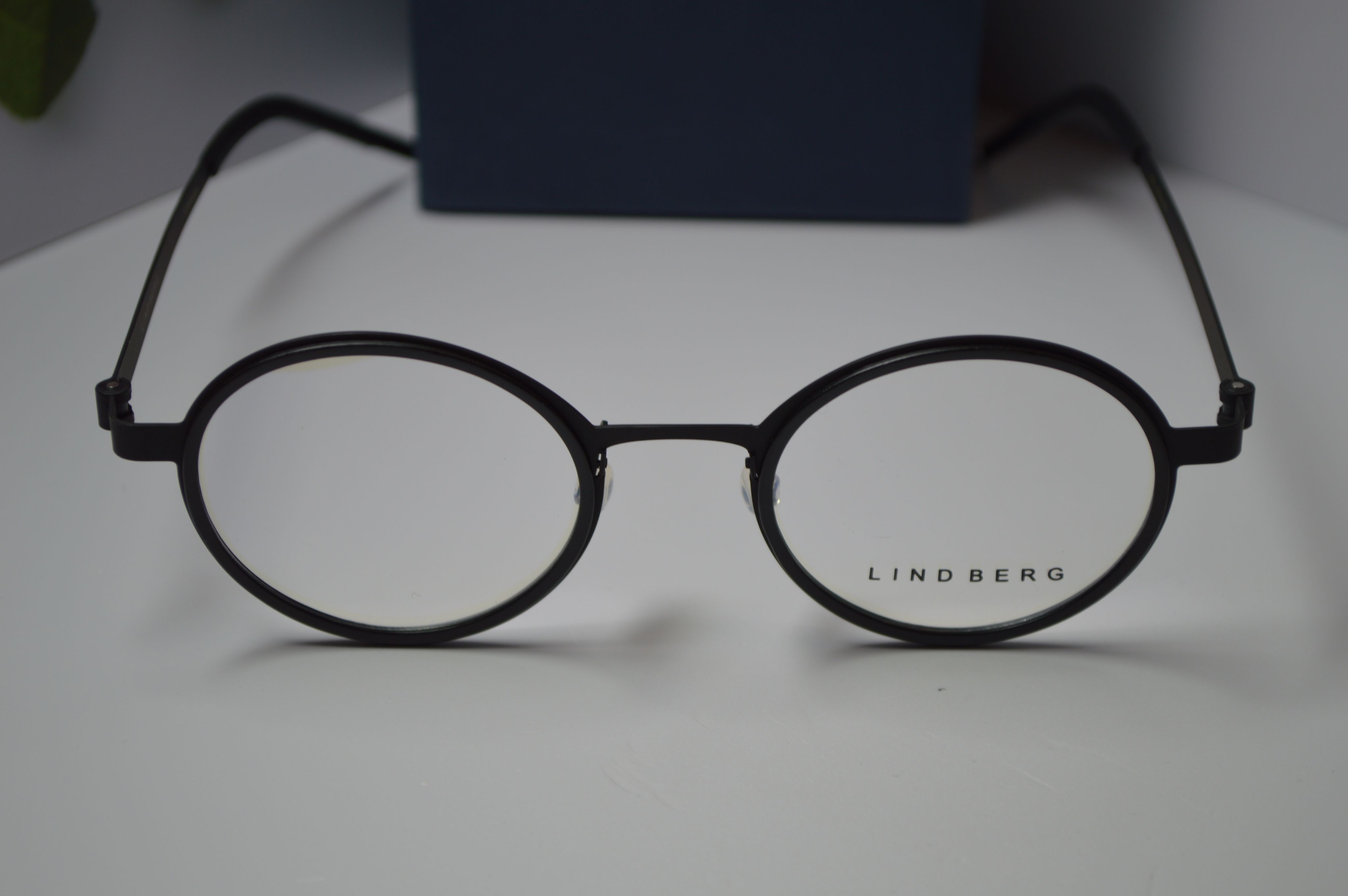 Оправа унисекс, титан, круглая, Lindberg 9707, черная матовая. Стиль для каждого
