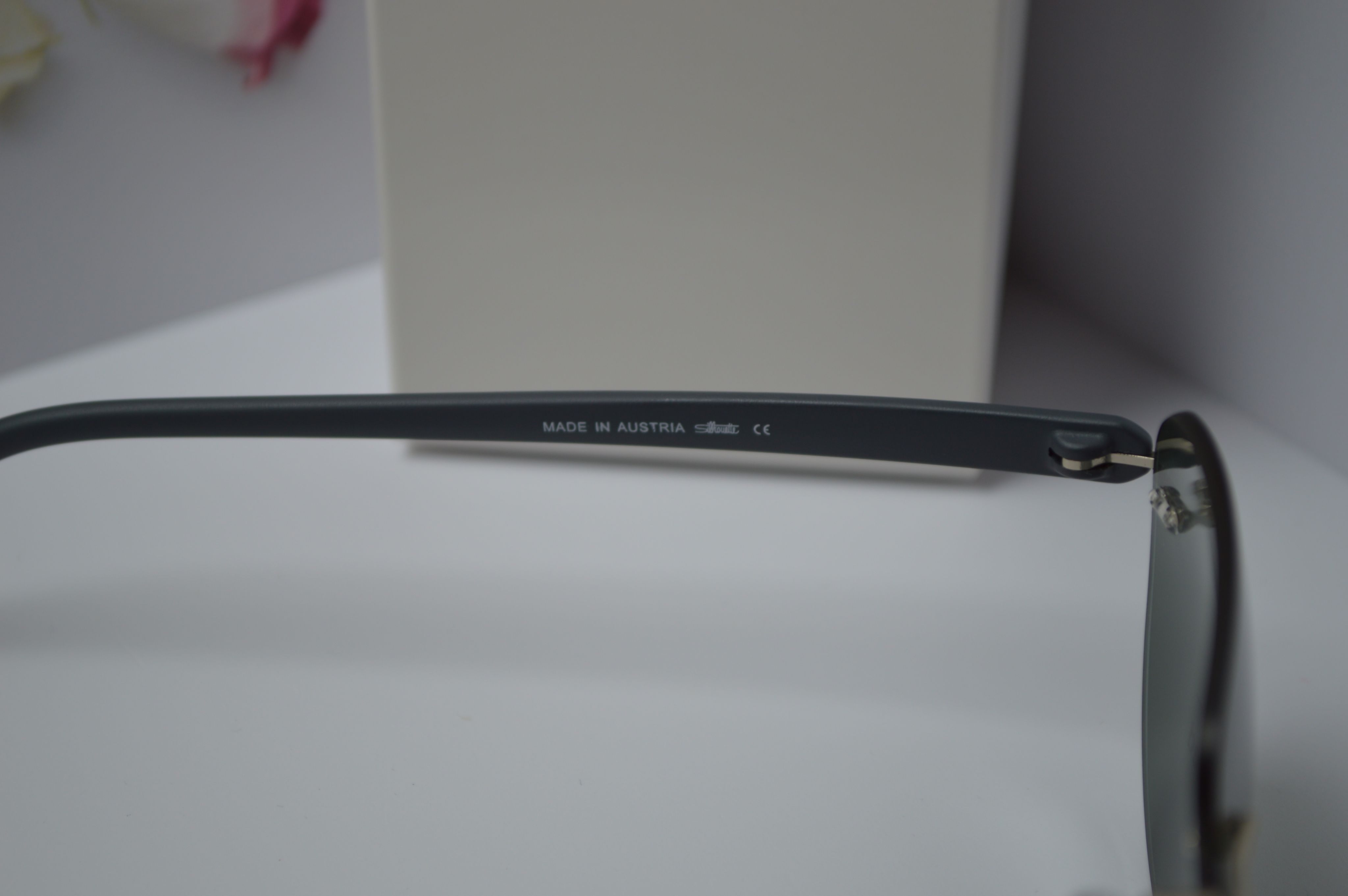Очки солнцезащитные, титановые, Silhouette Carbon T2 8687 40 6040 С, светло-серая оправа с серо-зеленой поляризационной линзой