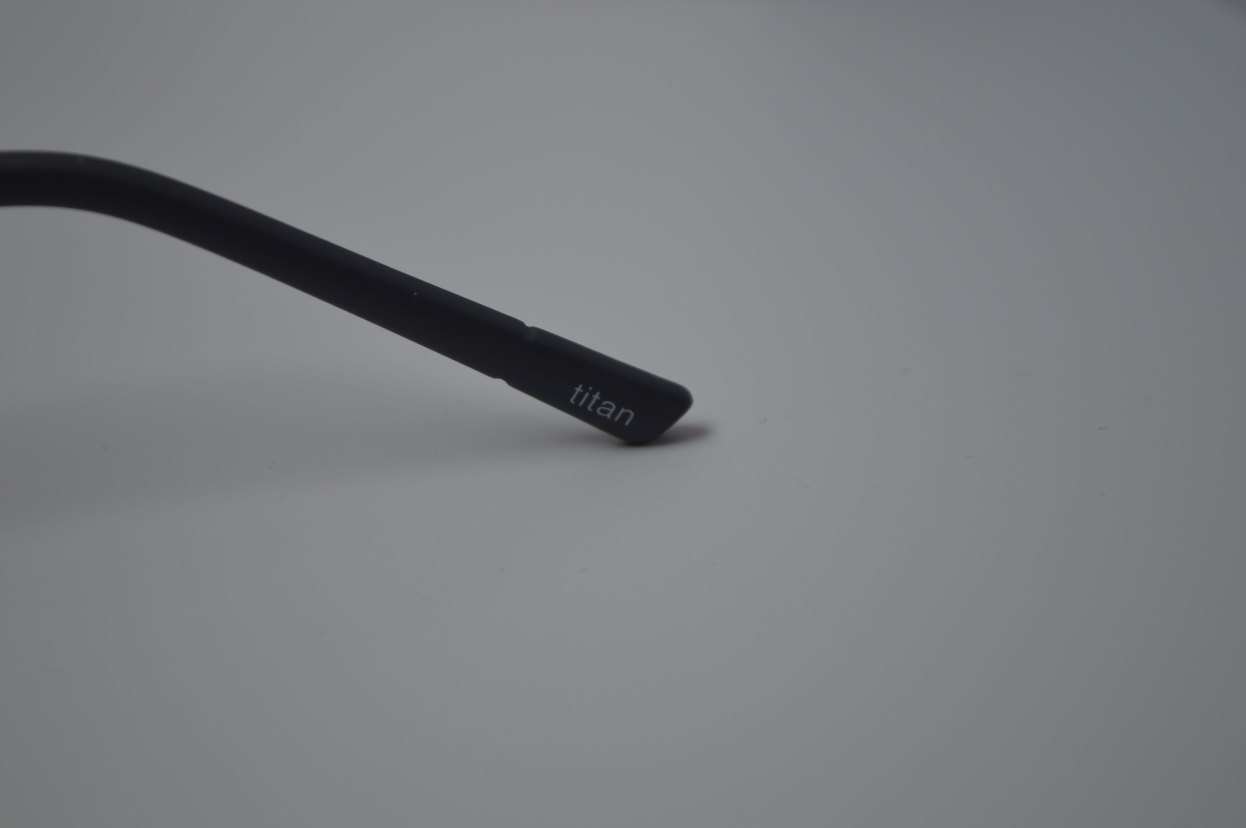 Очки солнцезащитные, титановые, Silhouette Carbon T2 8687 40 9040 С, черная оправа с серой поляризационной линзой