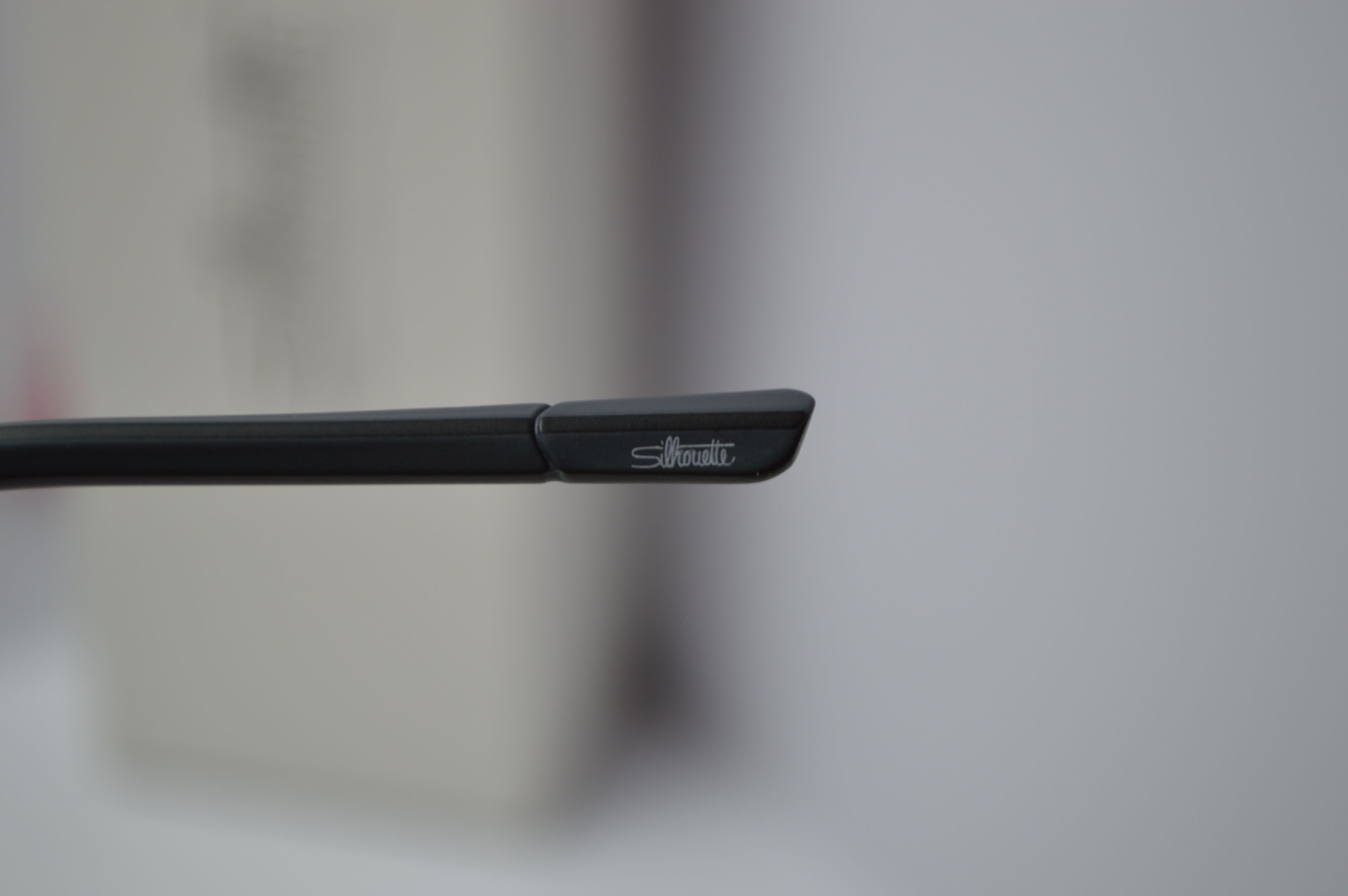 Очки солнцезащитные, титановые, Silhouette Carbon T2 8687 40 9040 С, черная оправа с серой поляризационной линзой