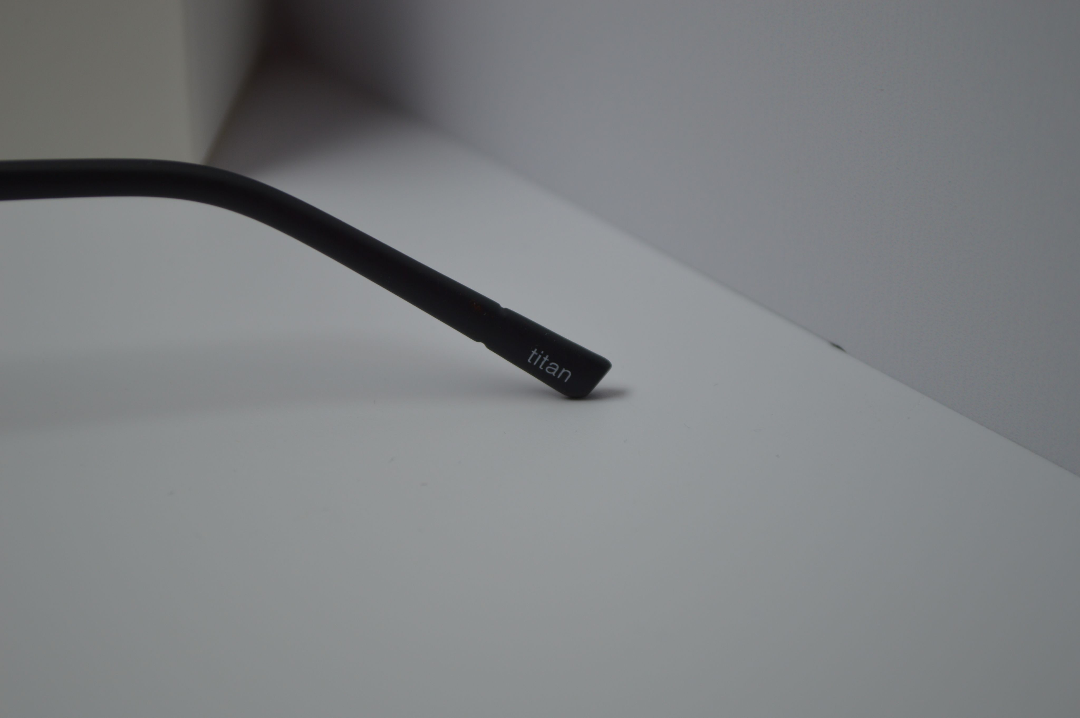 Очки солнцезащитные, титановые, Silhouette Carbon T2 8687 40 7530С, золотистая оправа с серой поляризационной линзой