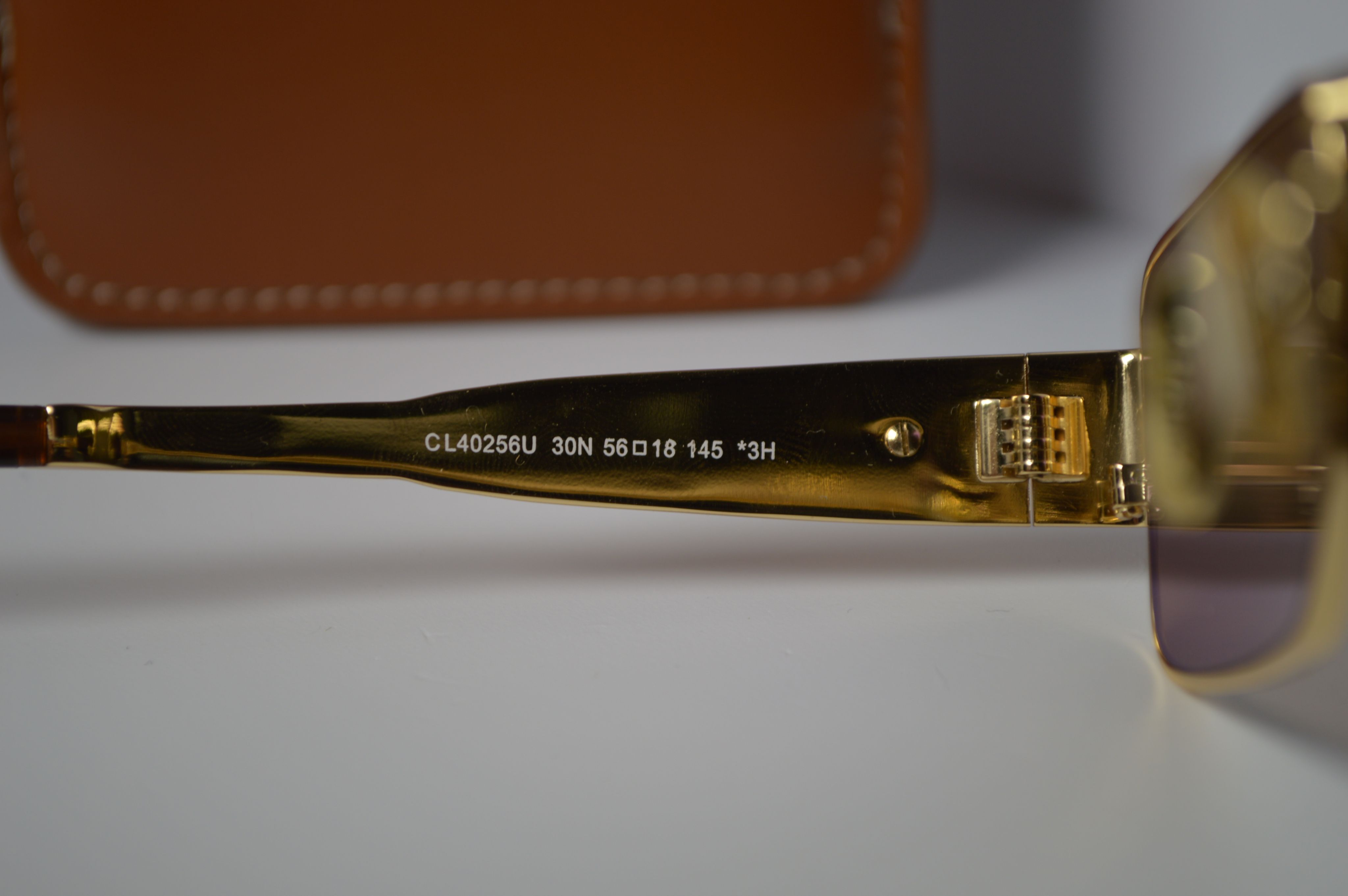 Солнцезащитные очки, унисекс, прямоугольная Celine 40256U. Стильная модель для него и для нее!