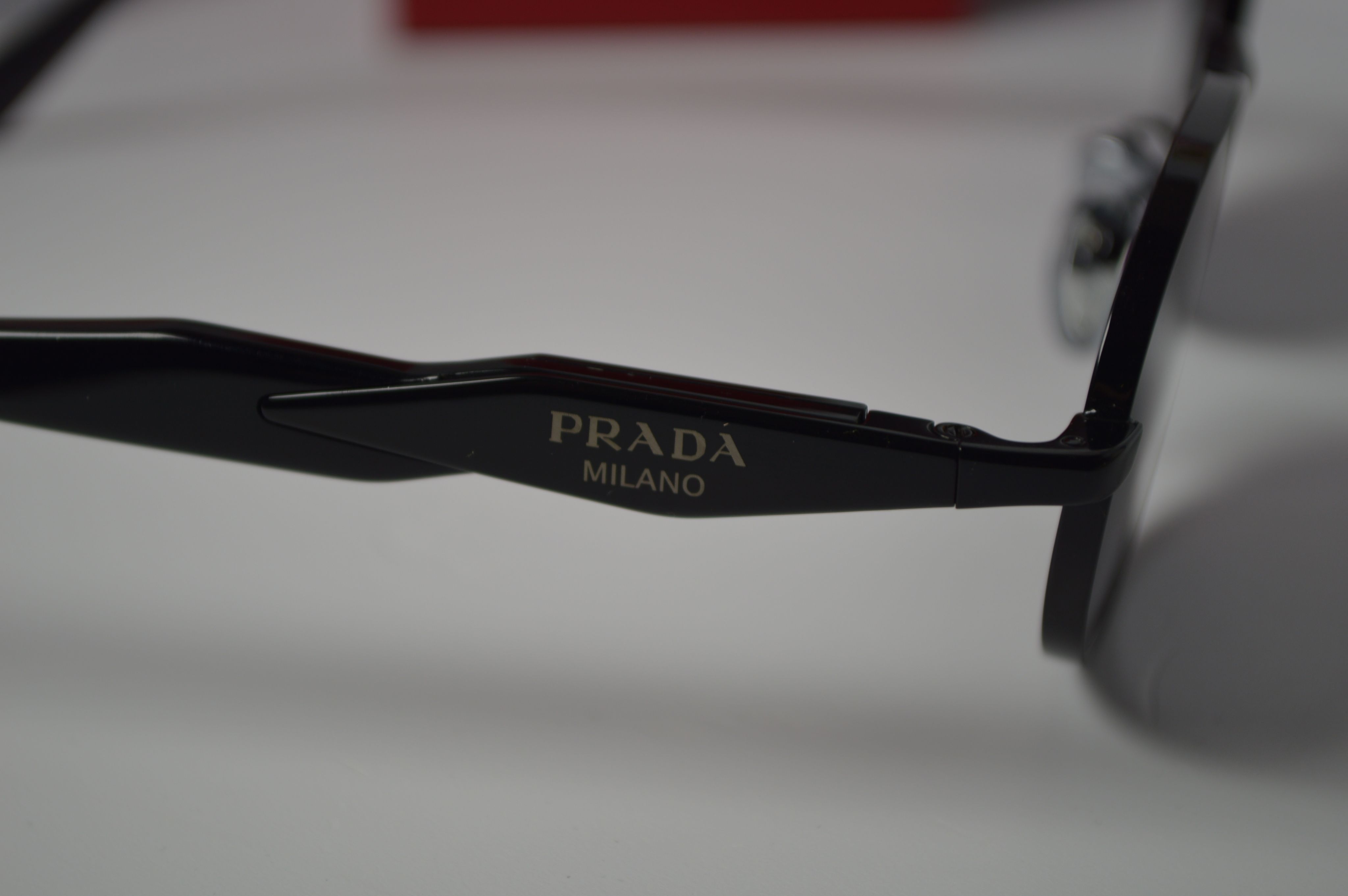 Солнцезащитные очки, унисекс, Prada PR65Z. Стильная модель для каждого!