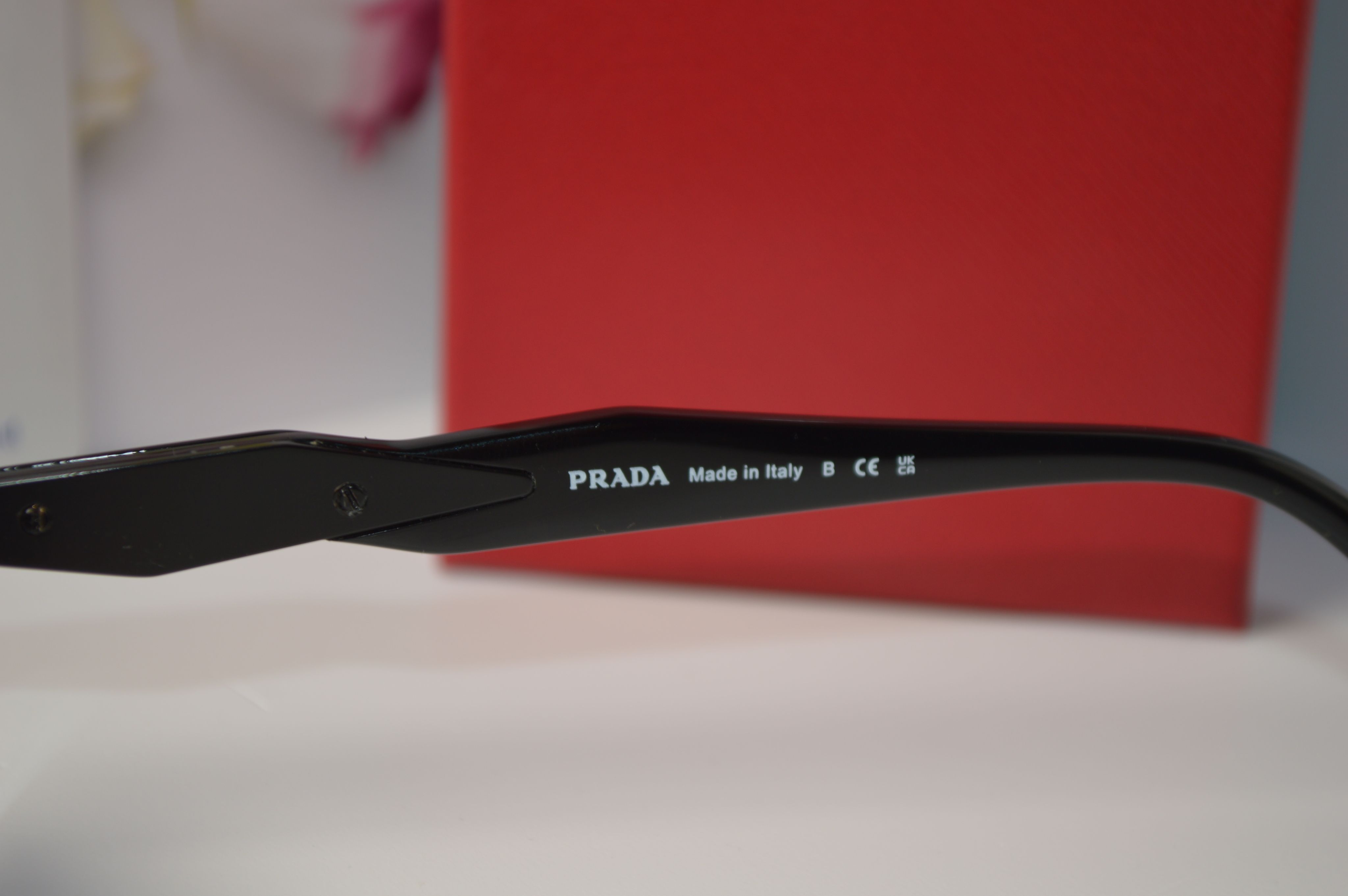 Солнцезащитные очки, унисекс, Prada PR65Z. Стильная модель для каждого!