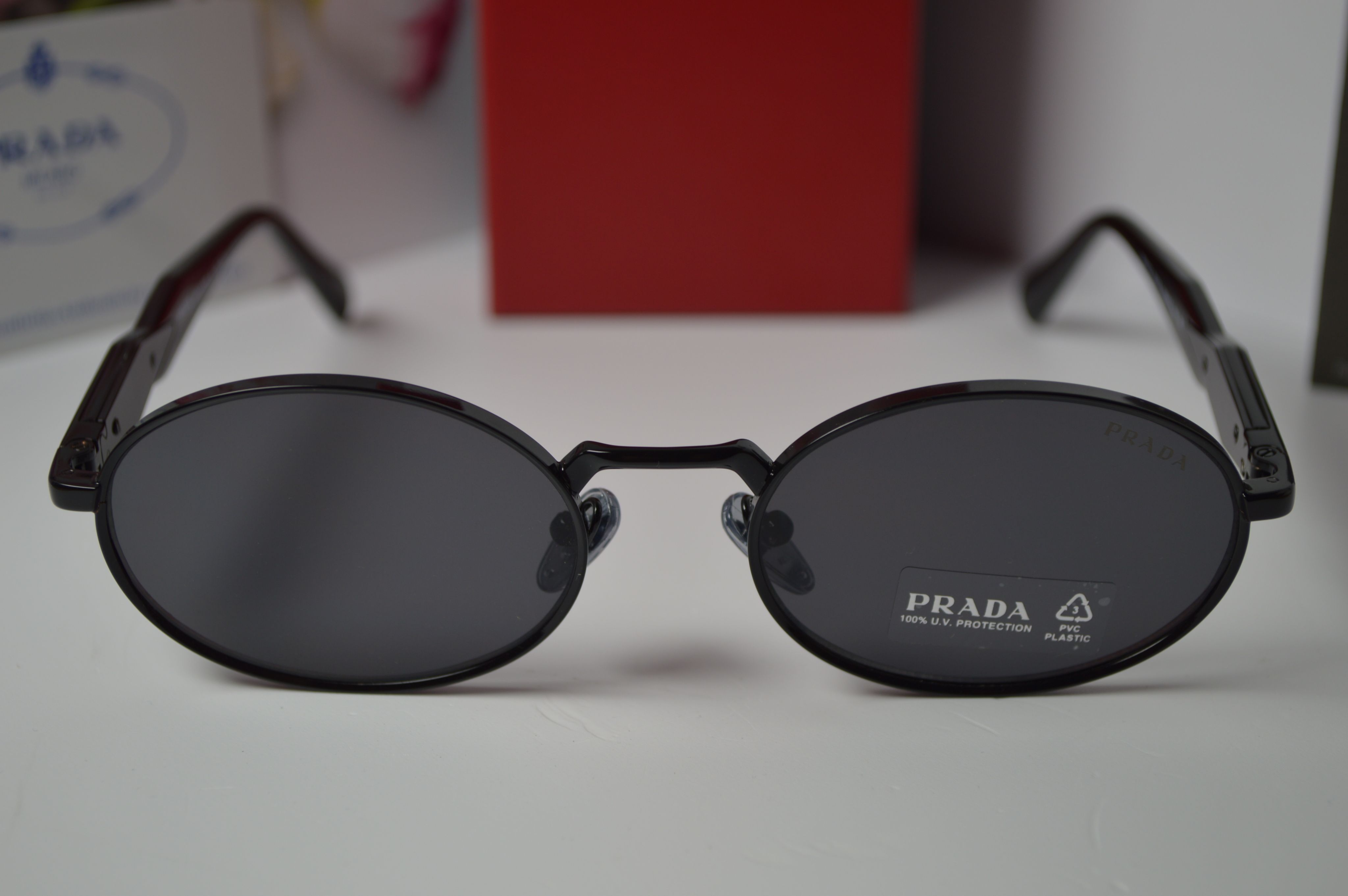 Солнцезащитные очки, унисекс, Prada PR65Z. Стильная модель для каждого!