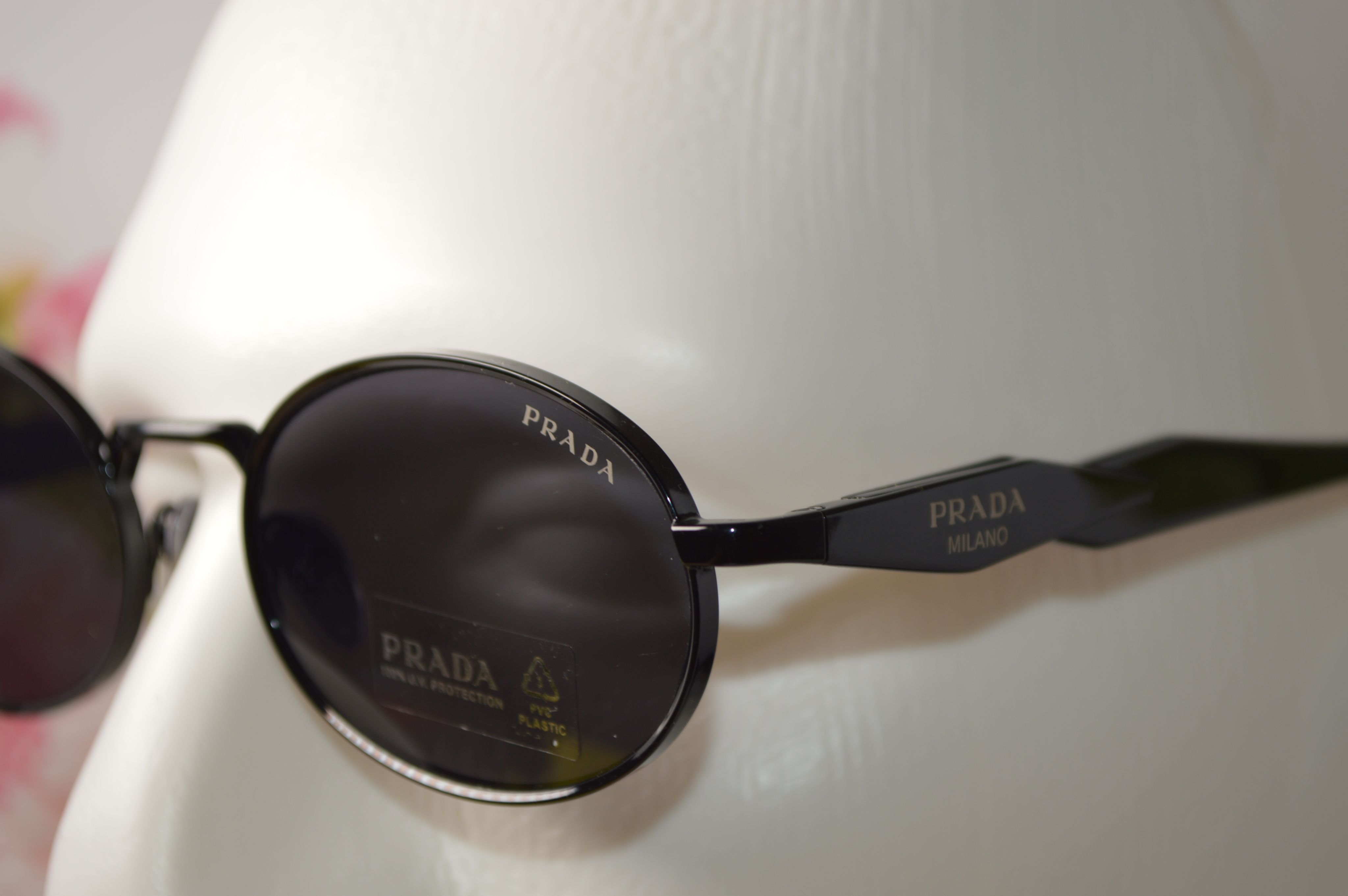 Солнцезащитные очки, унисекс, Prada PR65Z. Стильная модель для каждого!
