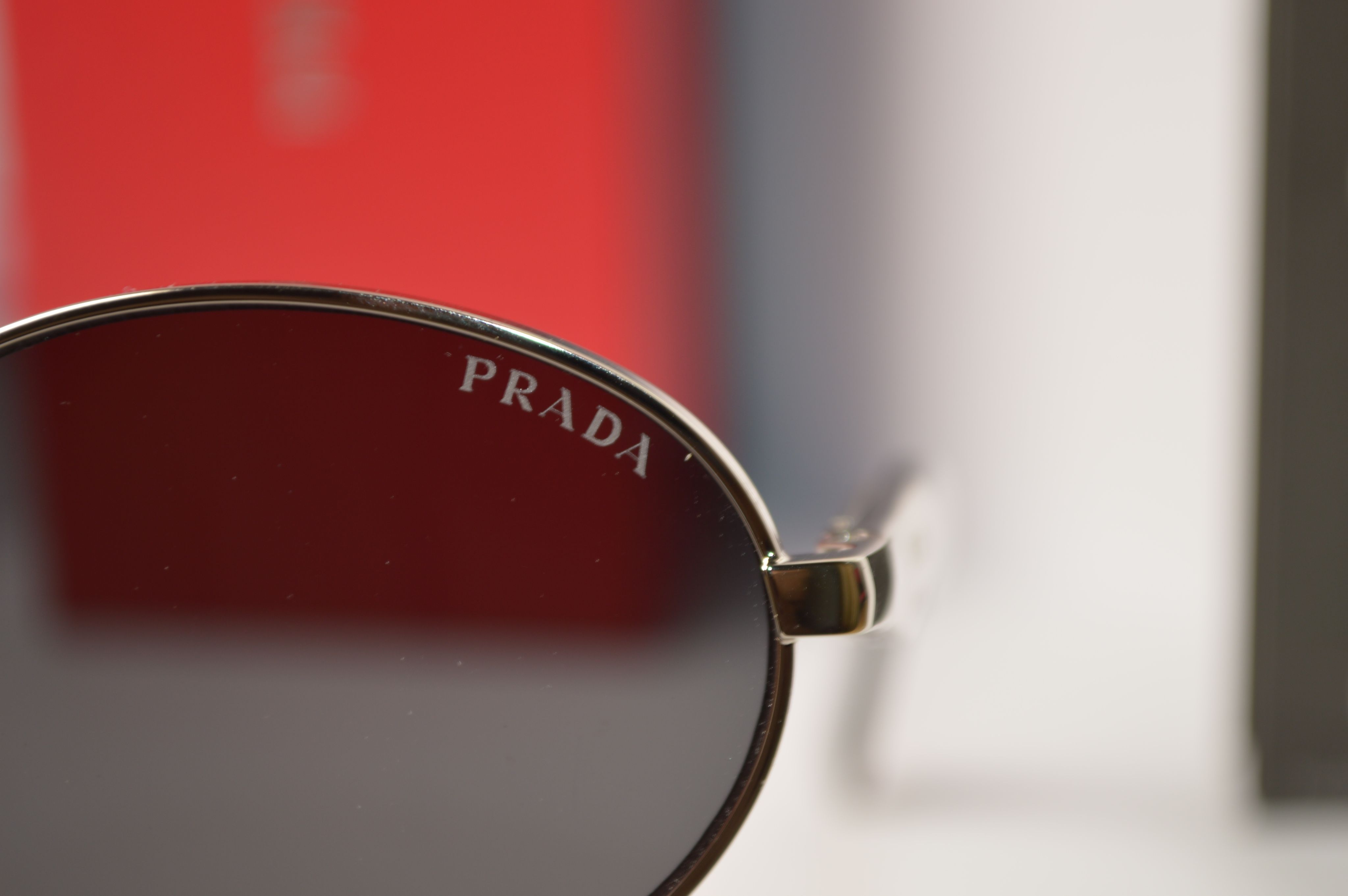 Солнцезащитные очки, унисекс, Prada PR65Z. Стильная модель для каждого!