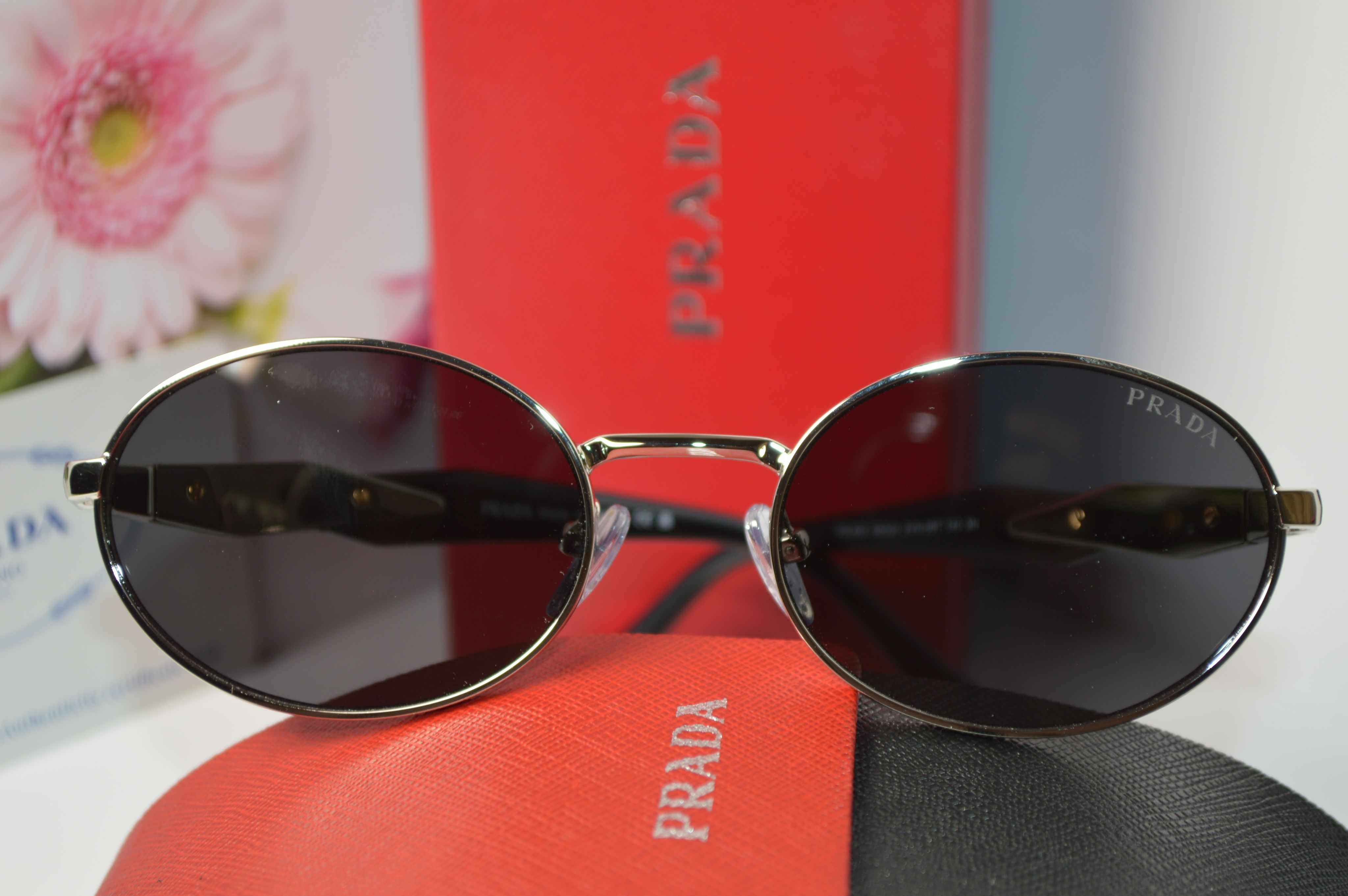 Солнцезащитные очки, унисекс, Prada PR65Z. Стильная модель для каждого!