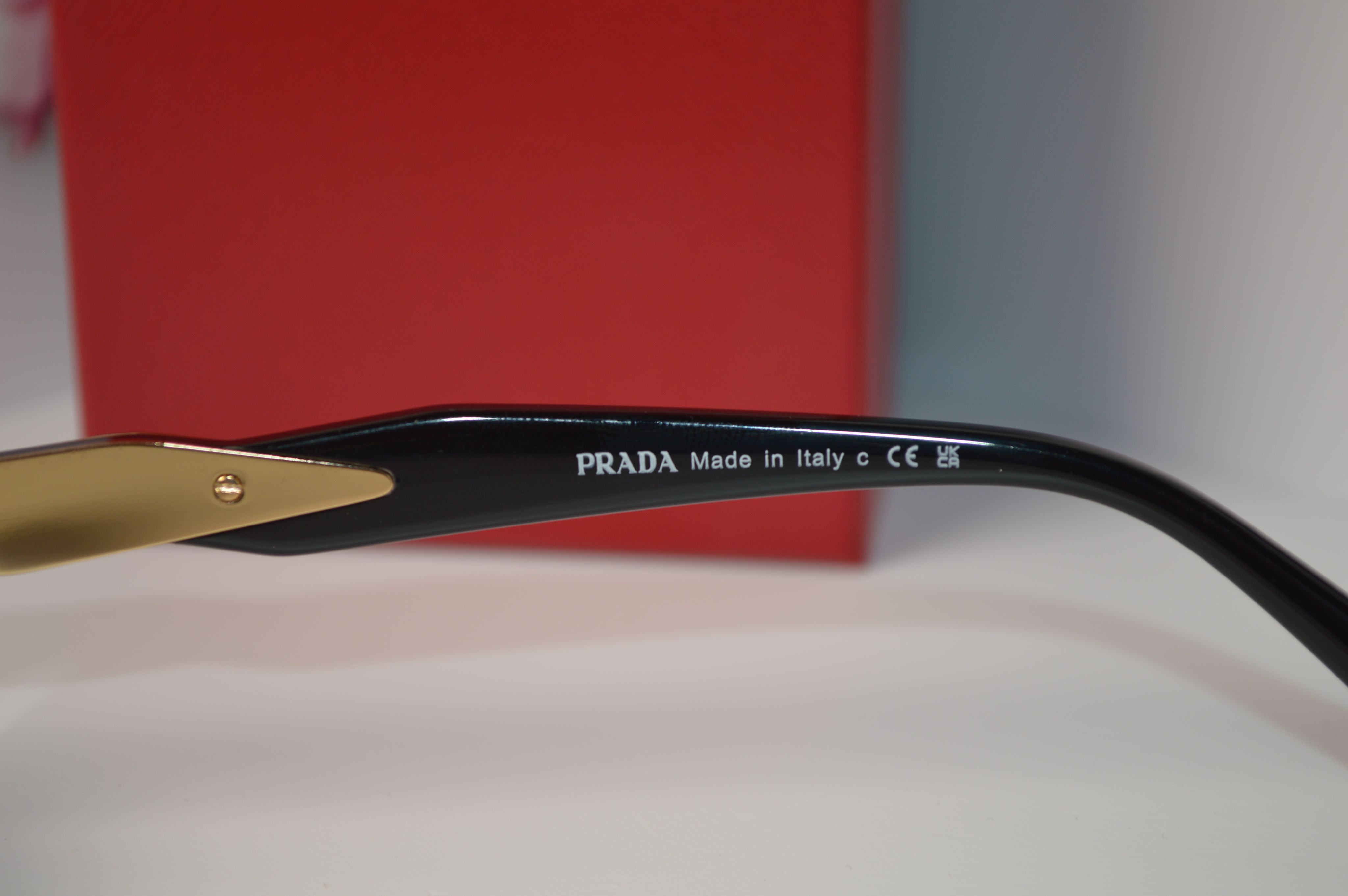 Солнцезащитные очки, унисекс, Prada PR65Z. Стильная модель для каждого!