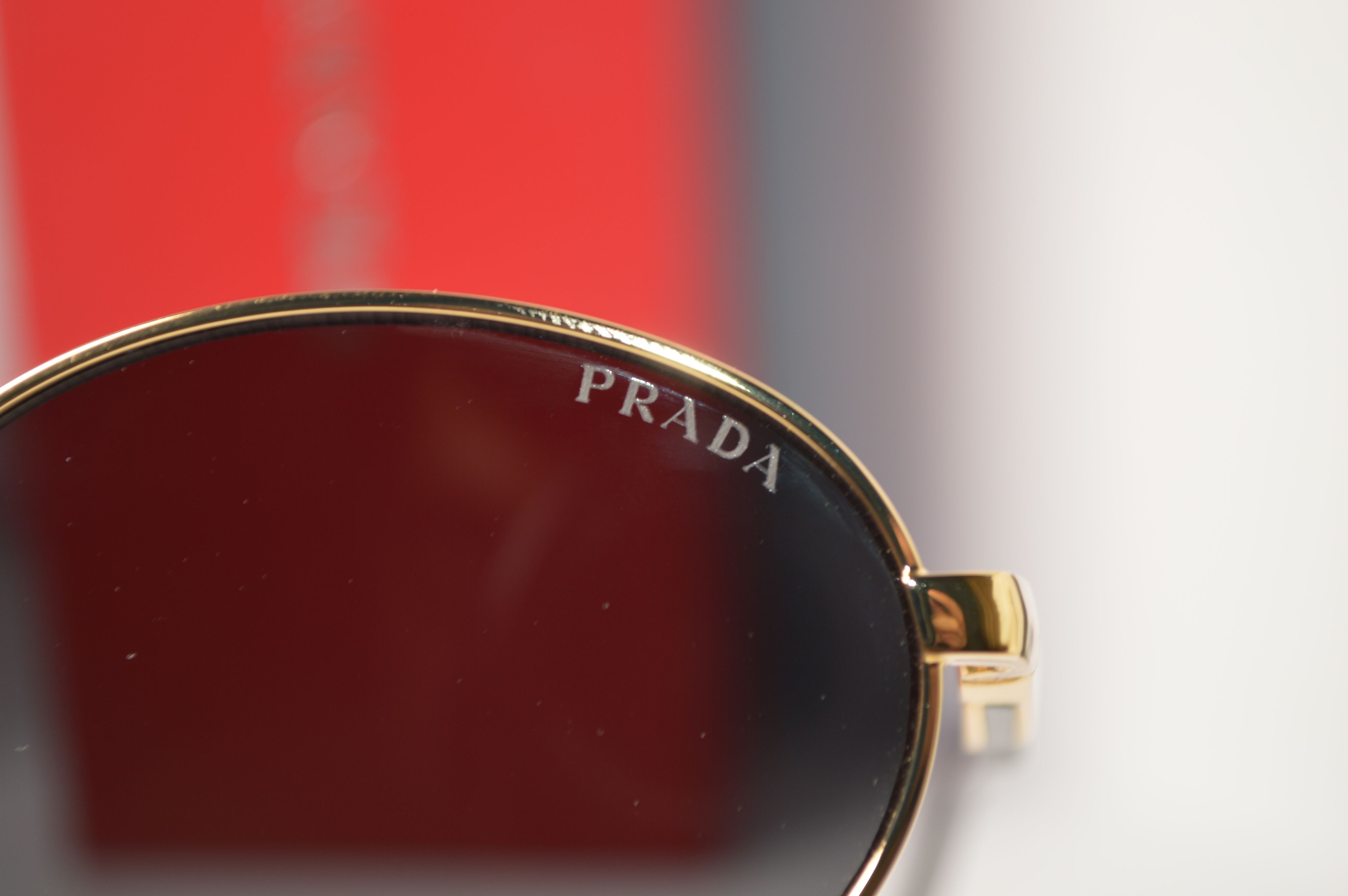 Солнцезащитные очки, унисекс, Prada PR65Z. Стильная модель для каждого!