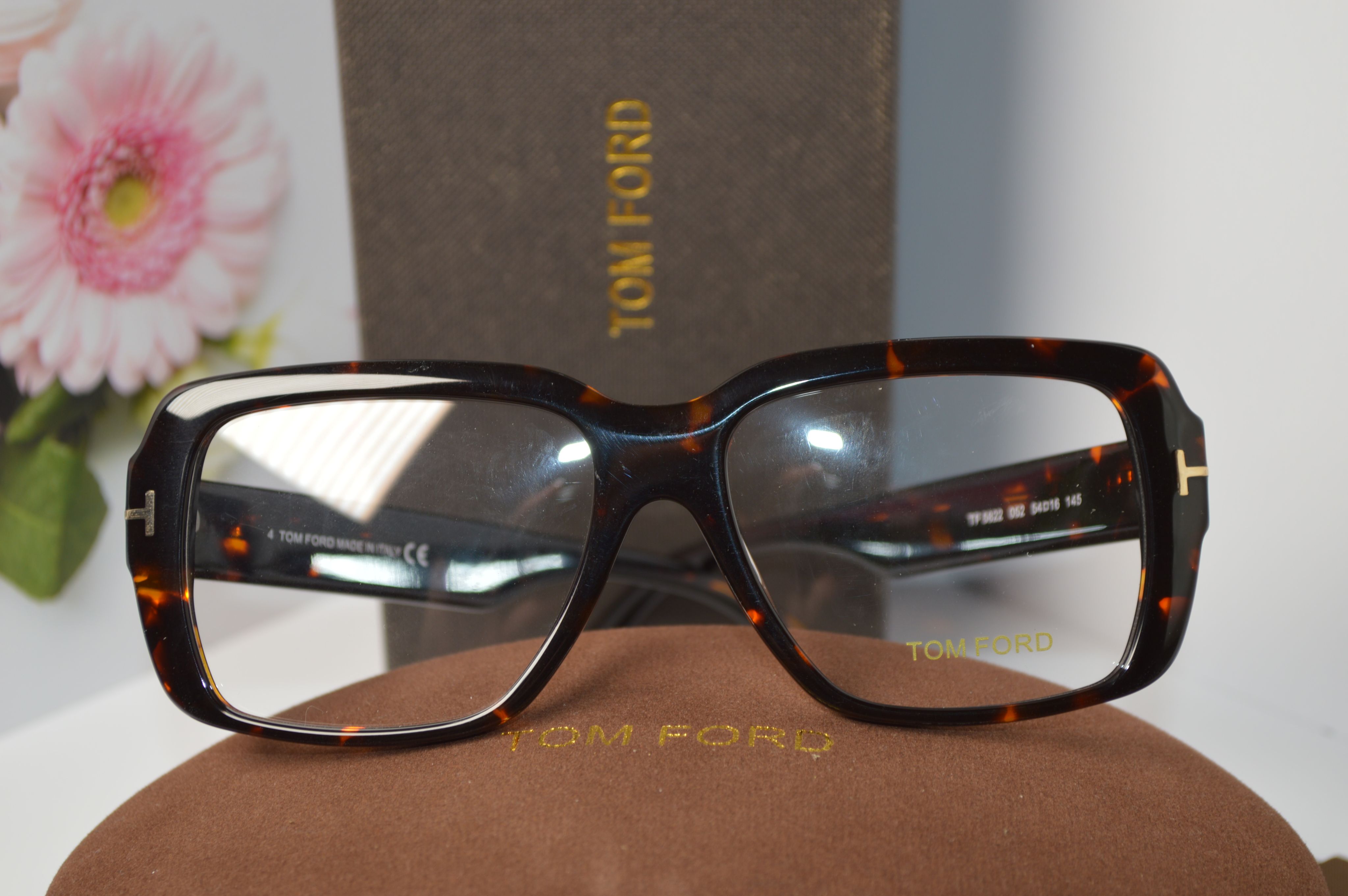 Оправа ретро стиль от Tom Ford 5822. Модель изящная, унисекс.
