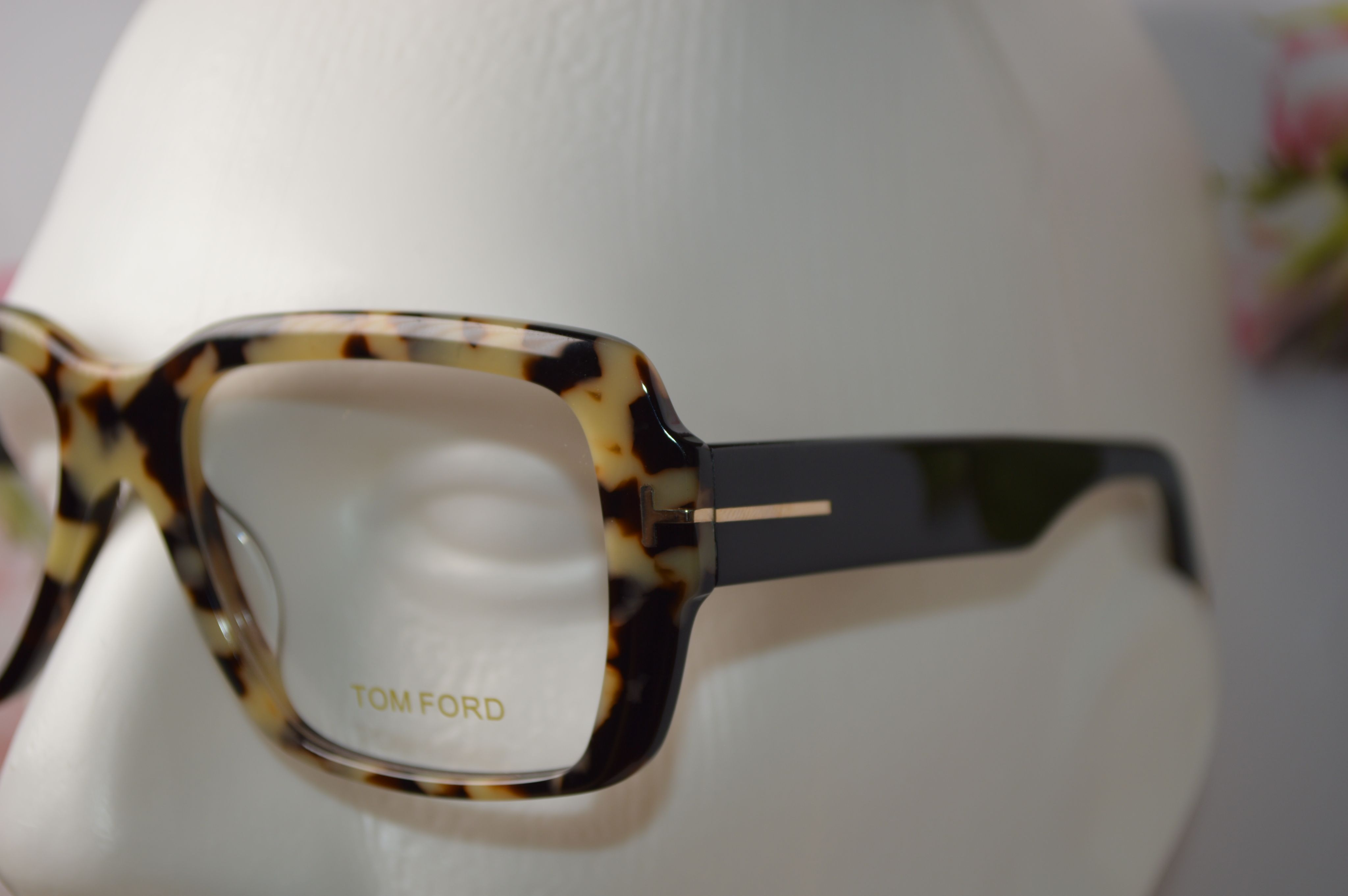 Оправа ретро стиль от Tom Ford 5822. Модель изящная, унисекс.
