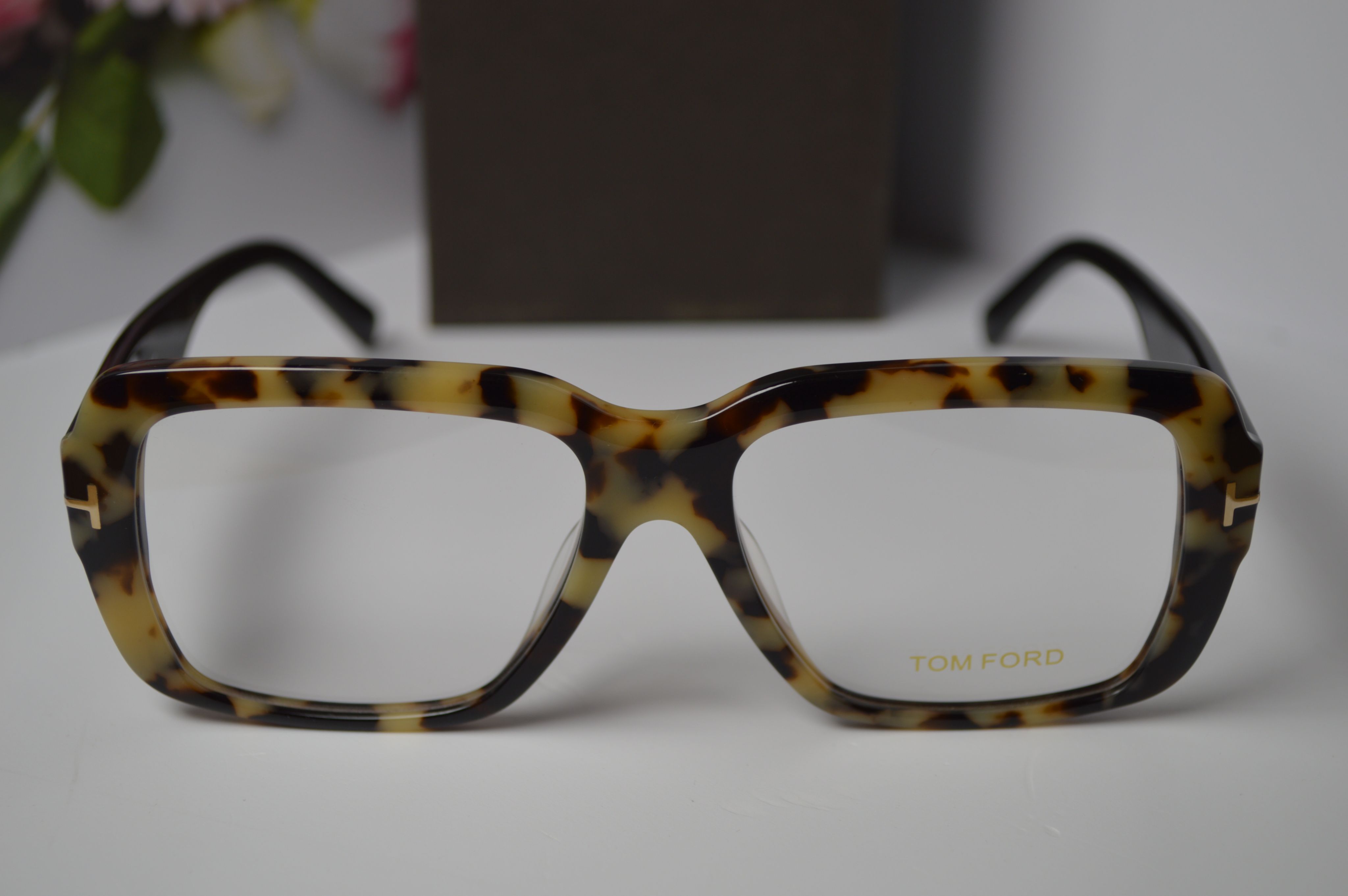 Оправа ретро стиль от Tom Ford 5822. Модель изящная, унисекс.