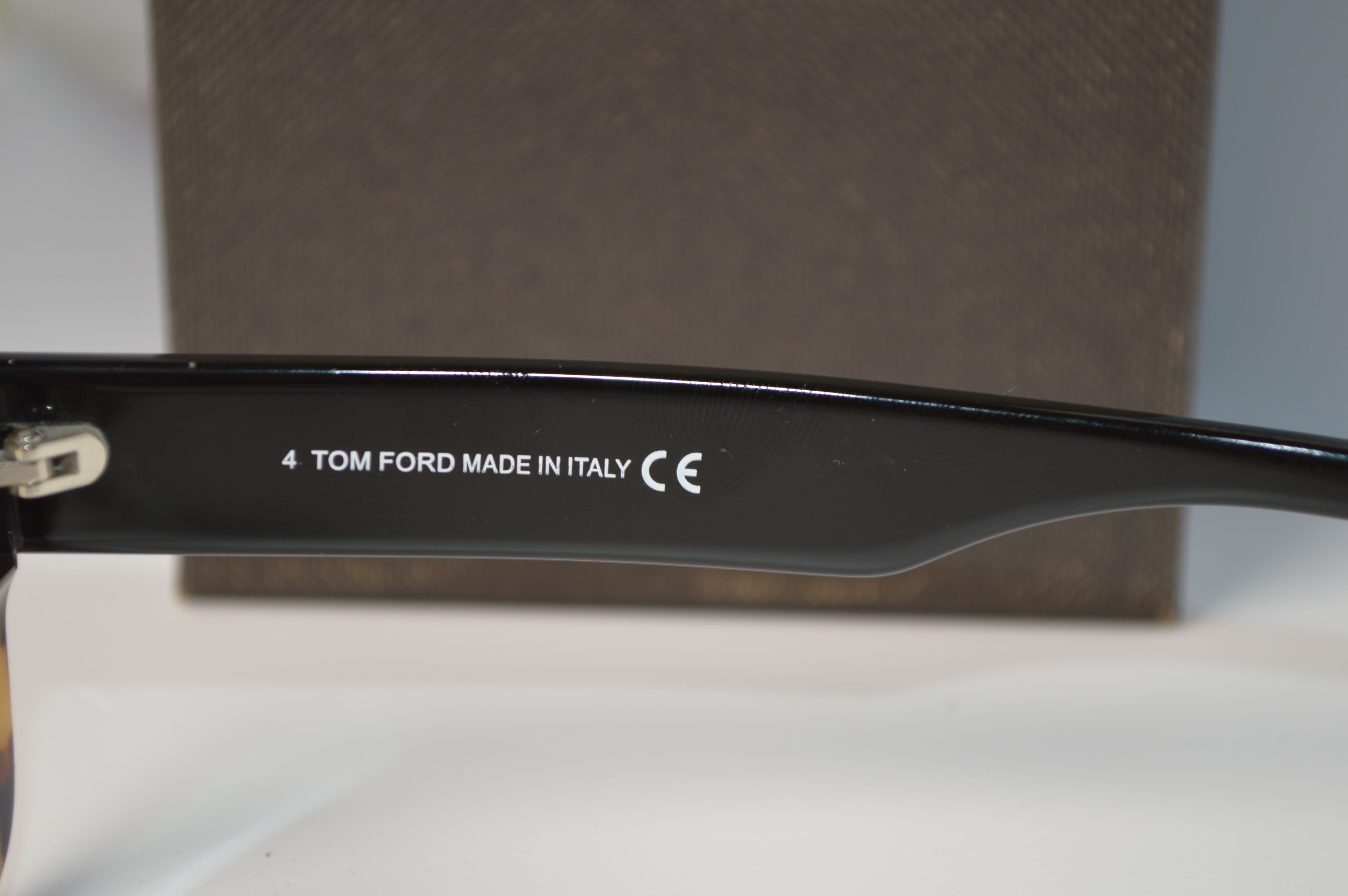 Оправа ретро стиль от Tom Ford 5822. Модель изящная, унисекс.