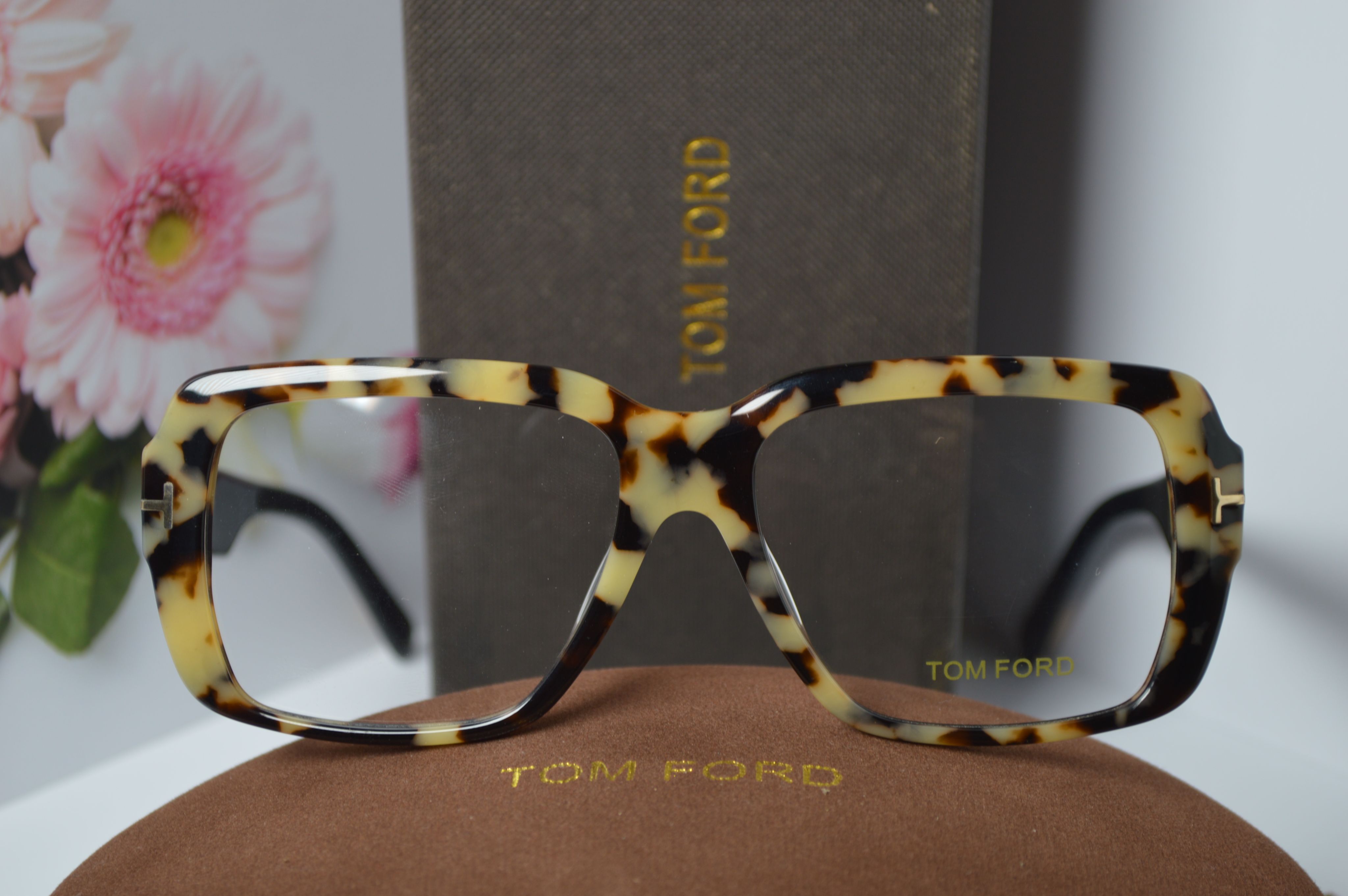 Оправа ретро стиль от Tom Ford 5822. Модель изящная, унисекс.