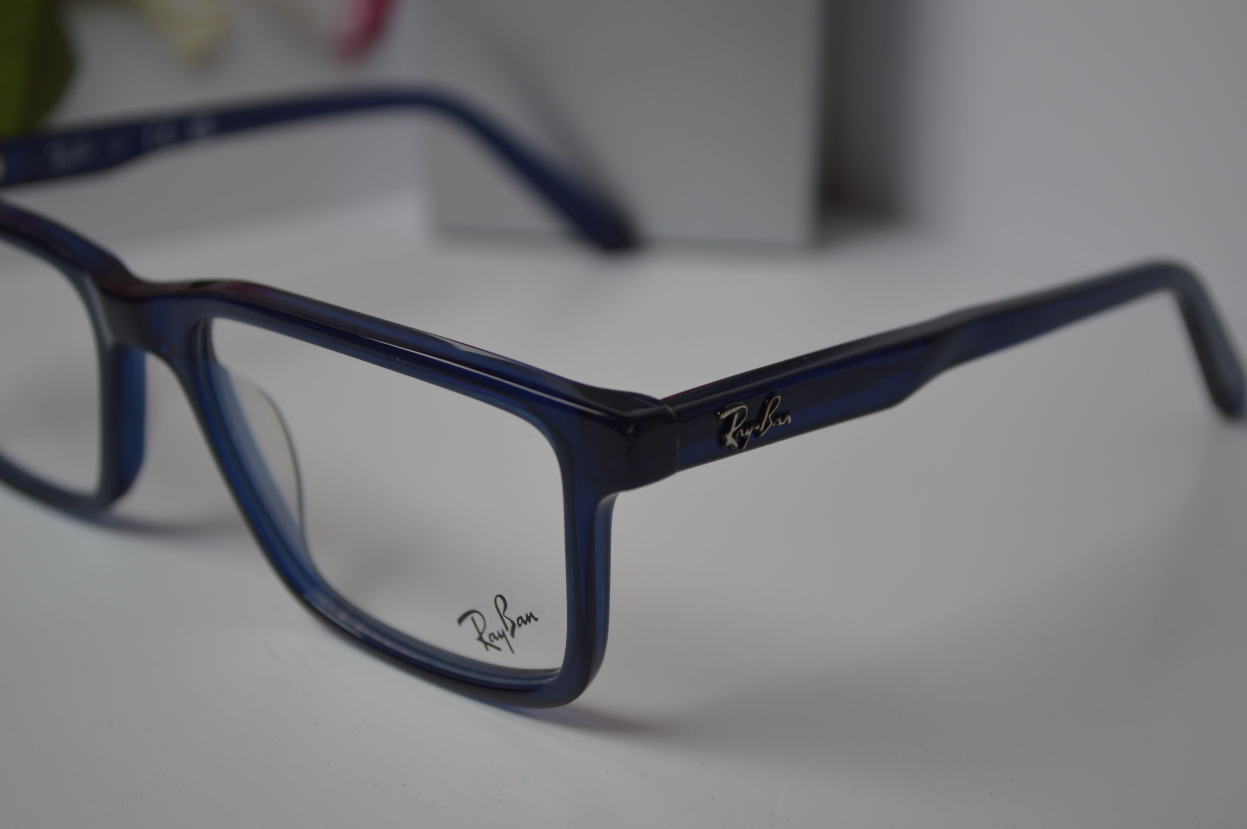 Оправа унисекс, стиль и мода от Ray Ban RB5420F. Модель для него и для нее!