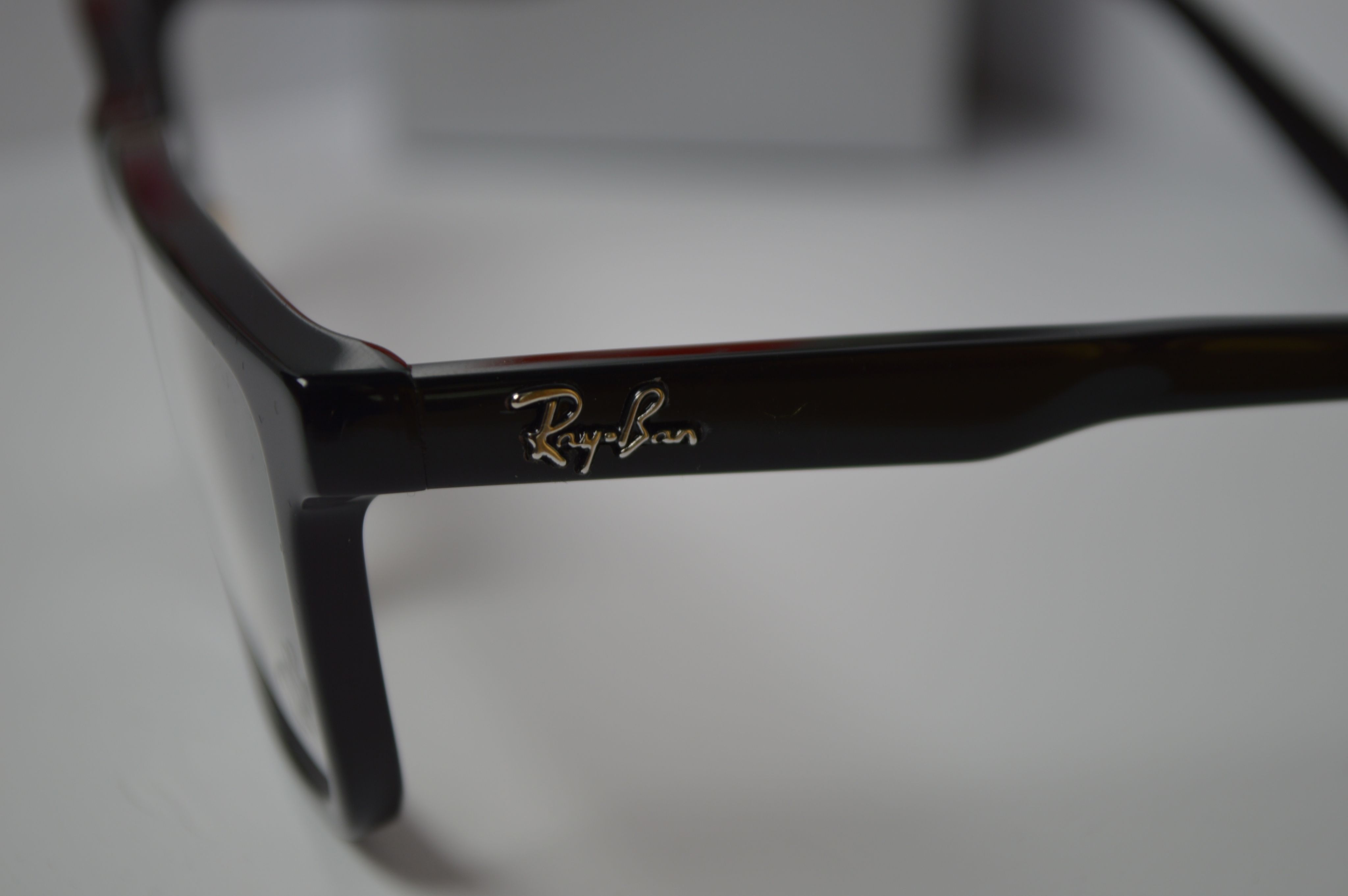 Оправа унисекс, стиль и мода от Ray Ban RB5420F. Модель для него и для нее!