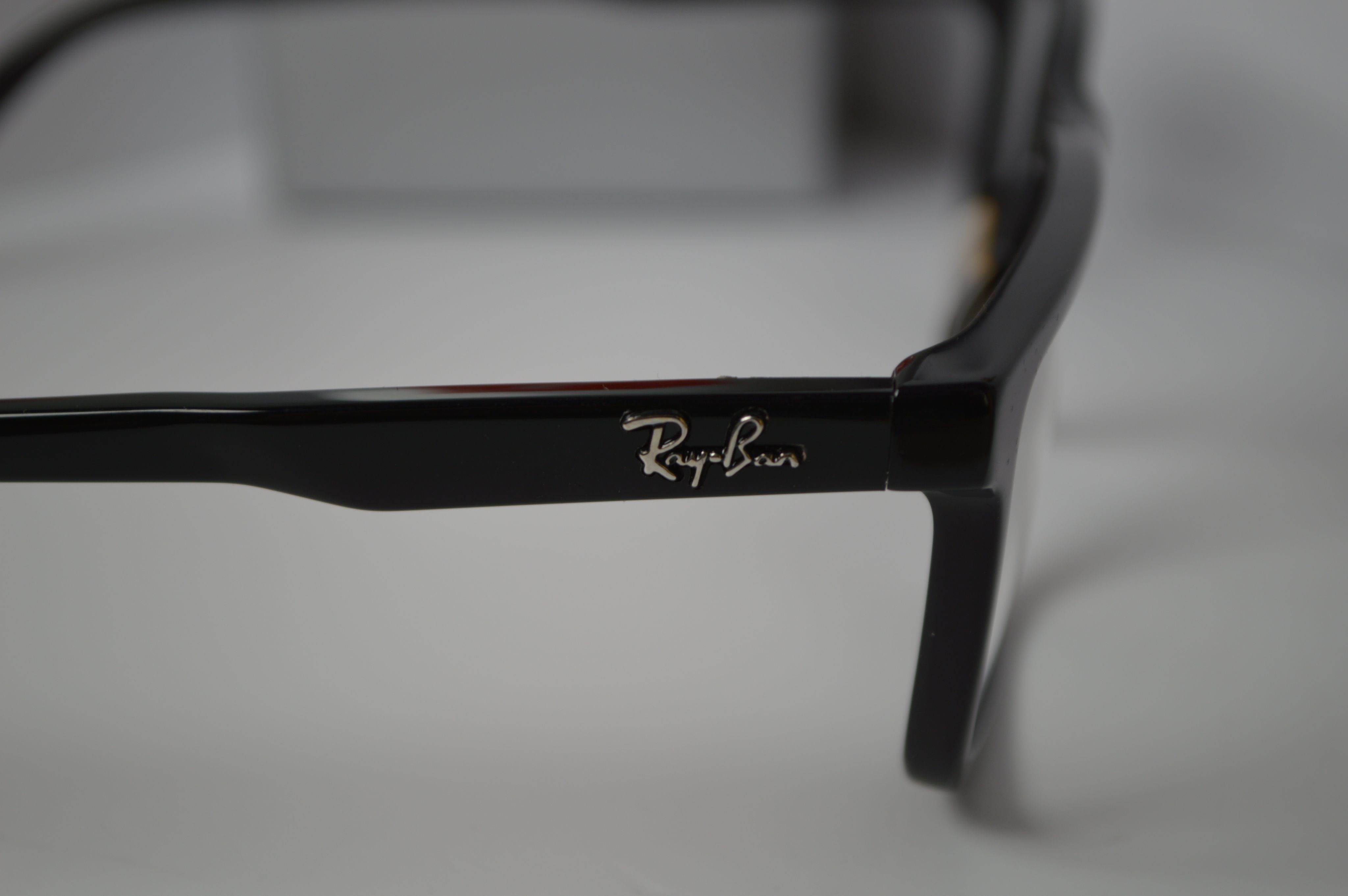 Оправа унисекс, стиль и мода от Ray Ban RB5420F. Модель для него и для нее!
