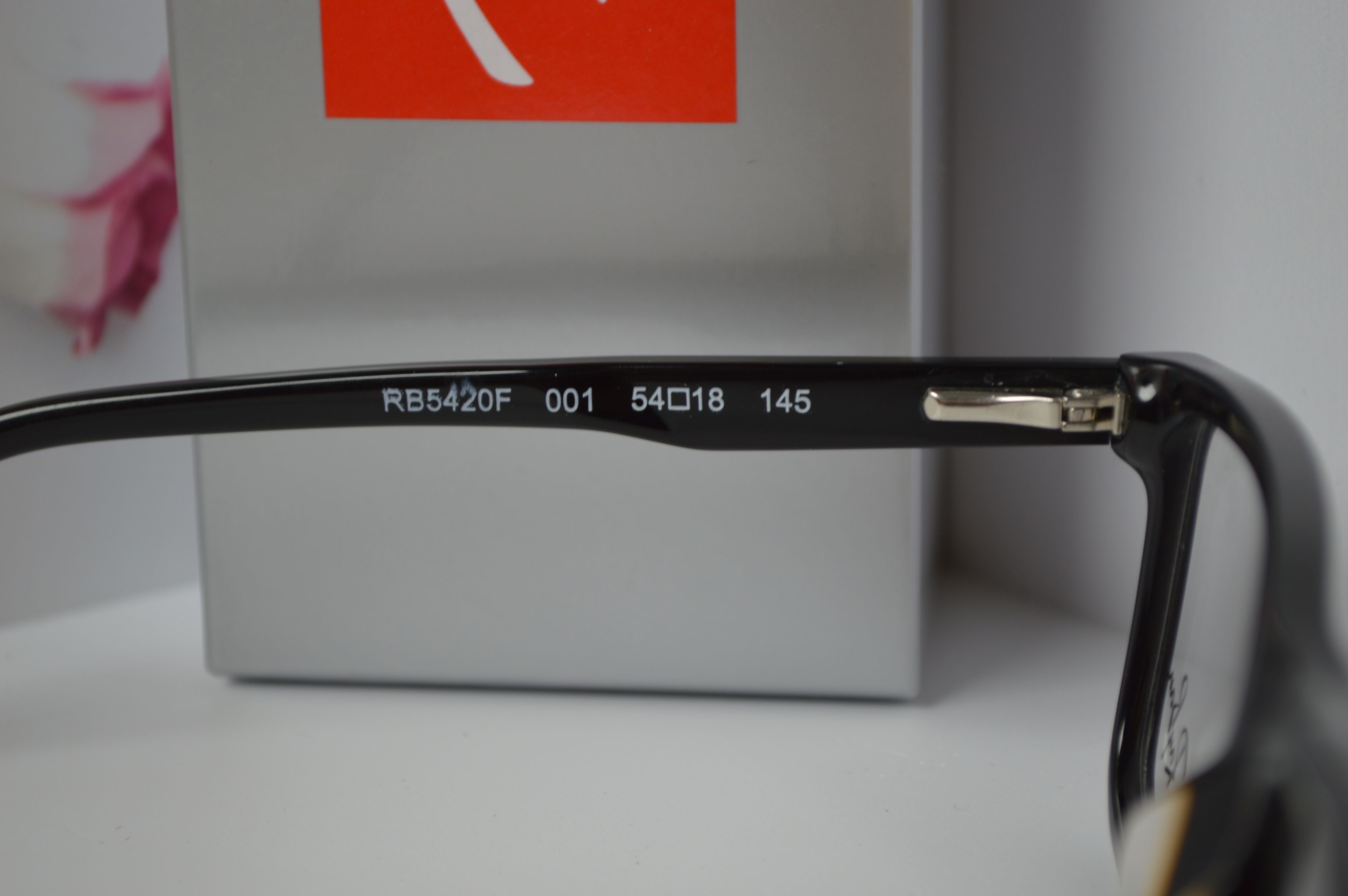 Оправа унисекс, стиль и мода от Ray Ban RB5420F. Модель для него и для нее!