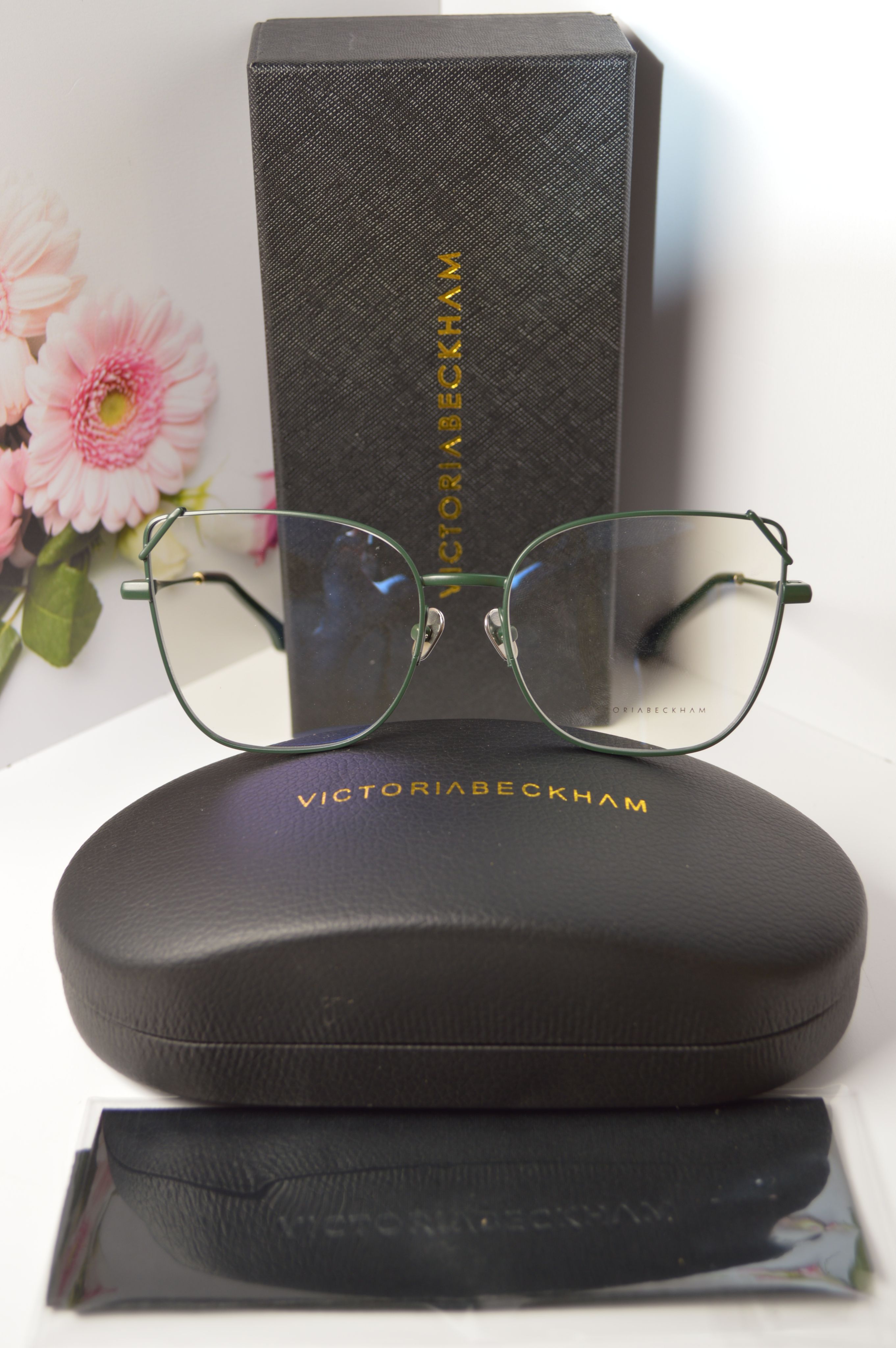 Женская оправа от Victoria Beckham. Модель VB2131. Стиль этого лета для неё!