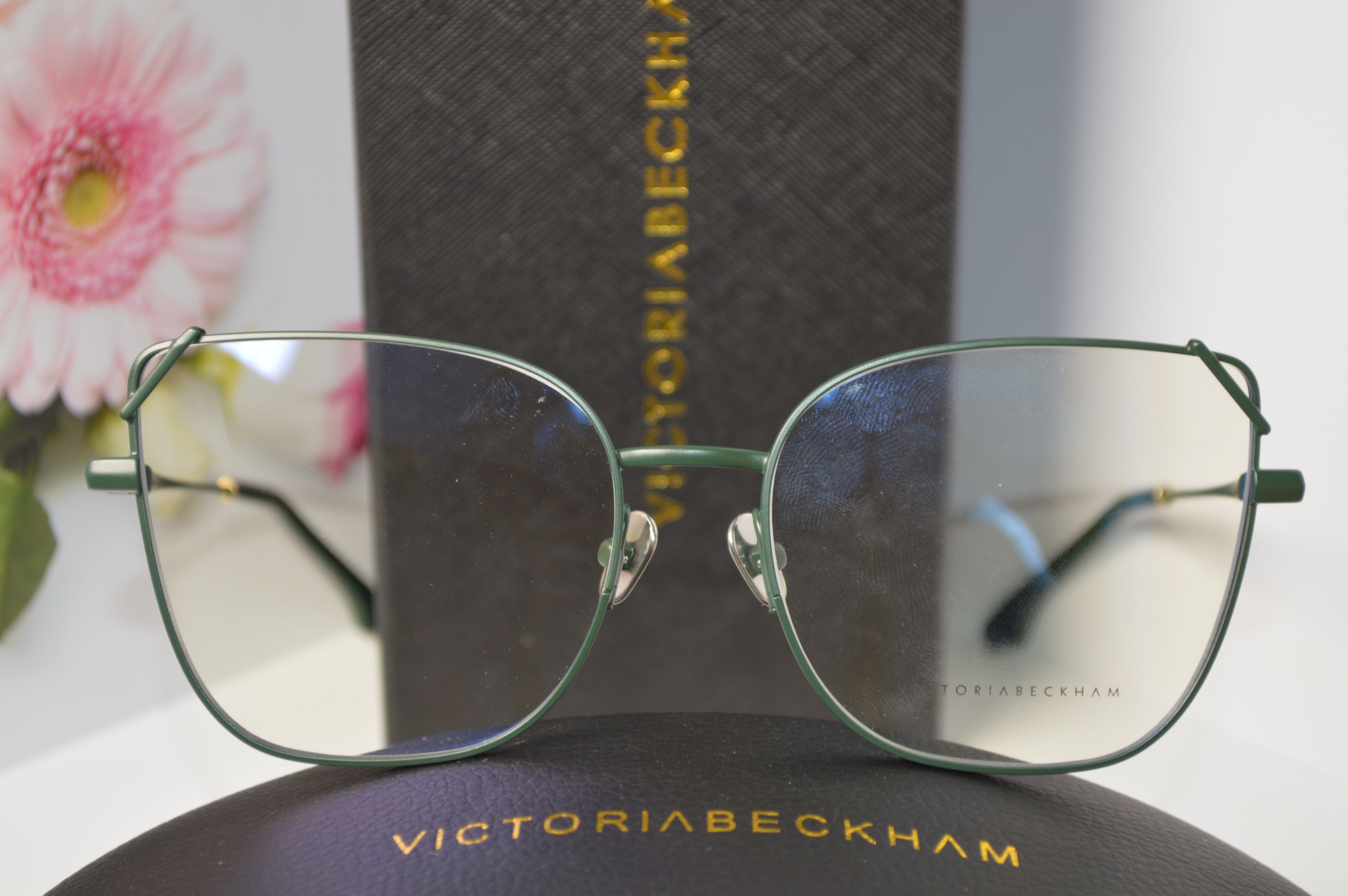 Женская оправа от Victoria Beckham. Модель VB2131. Стиль этого лета для неё!