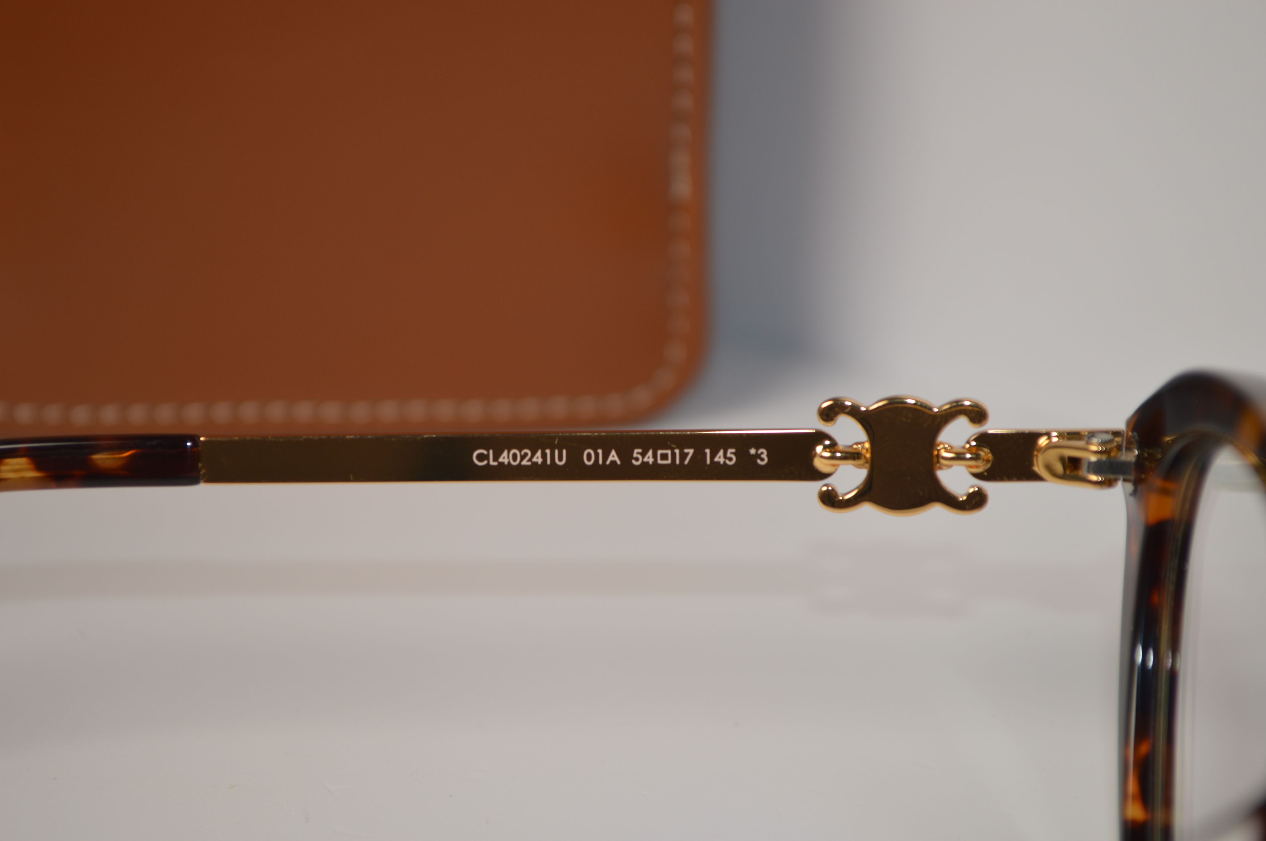 Женская оправа от Celine. Модель CL40241U. Стиль только для нее!