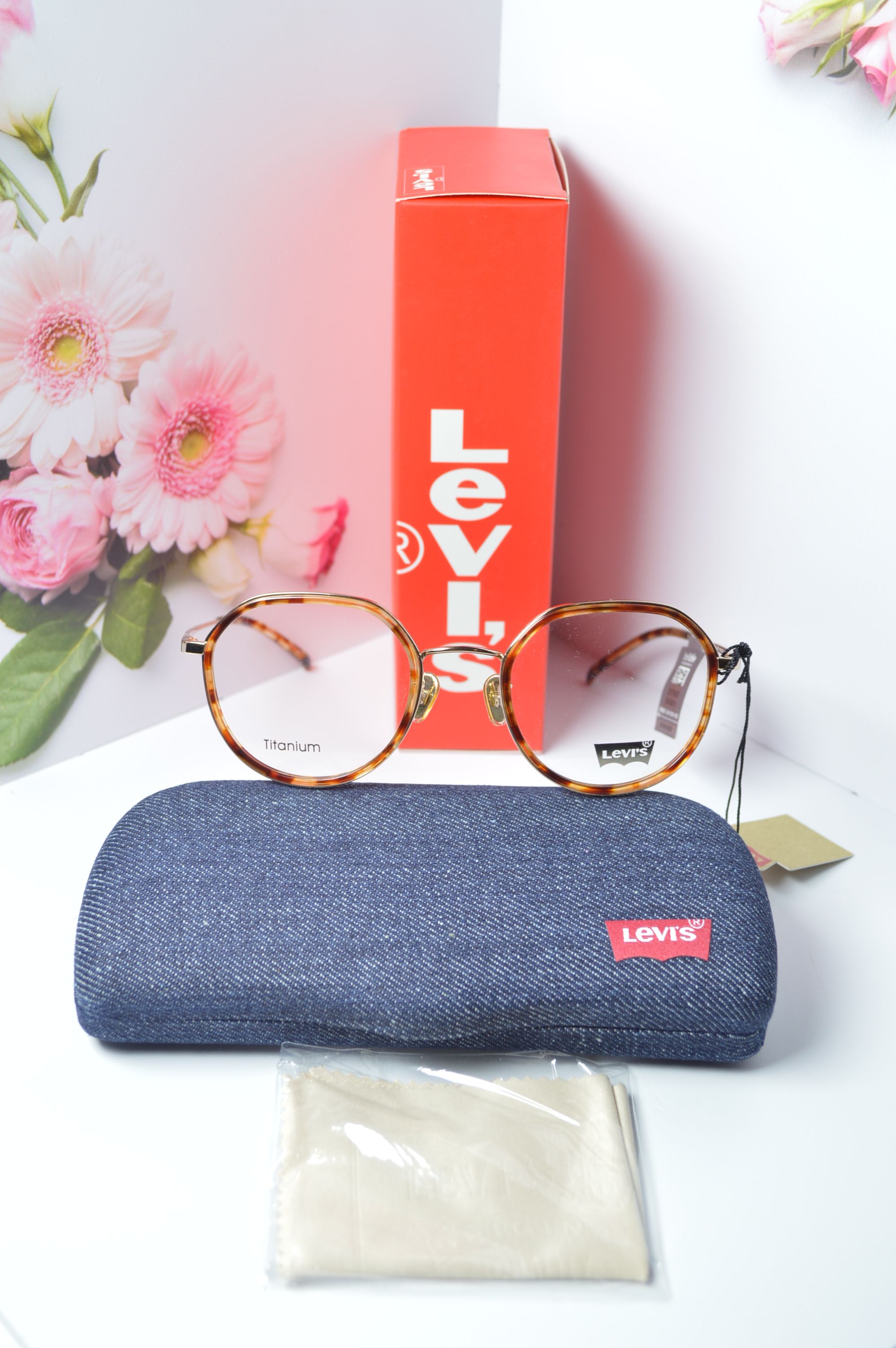 Оправа стильная, унисекс, Levi's модель LS 94033. Оправа для него и для нее. Титан