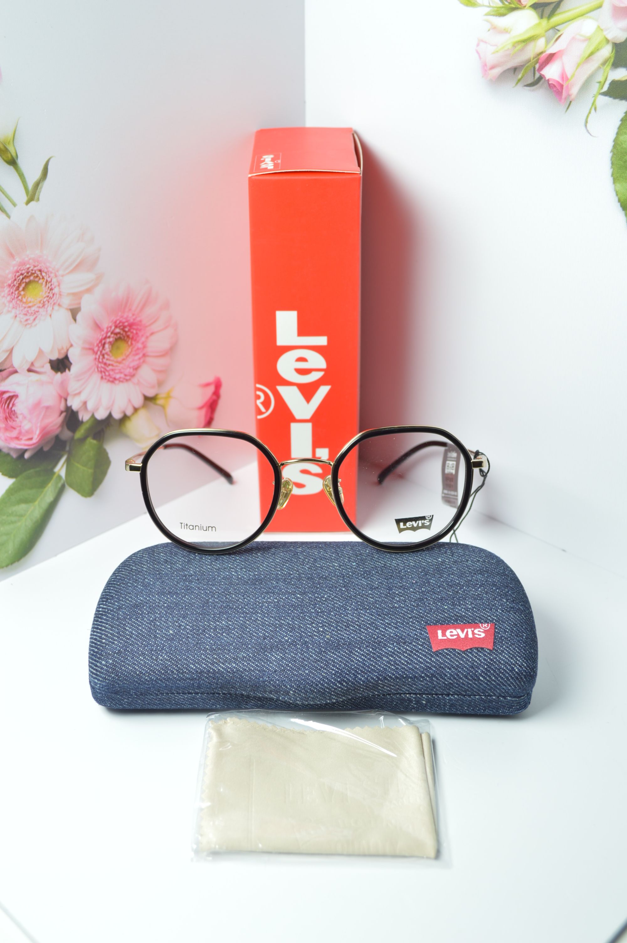 Оправа стильная, унисекс, Levi's модель LS 94033. Оправа для него и для нее. Титан