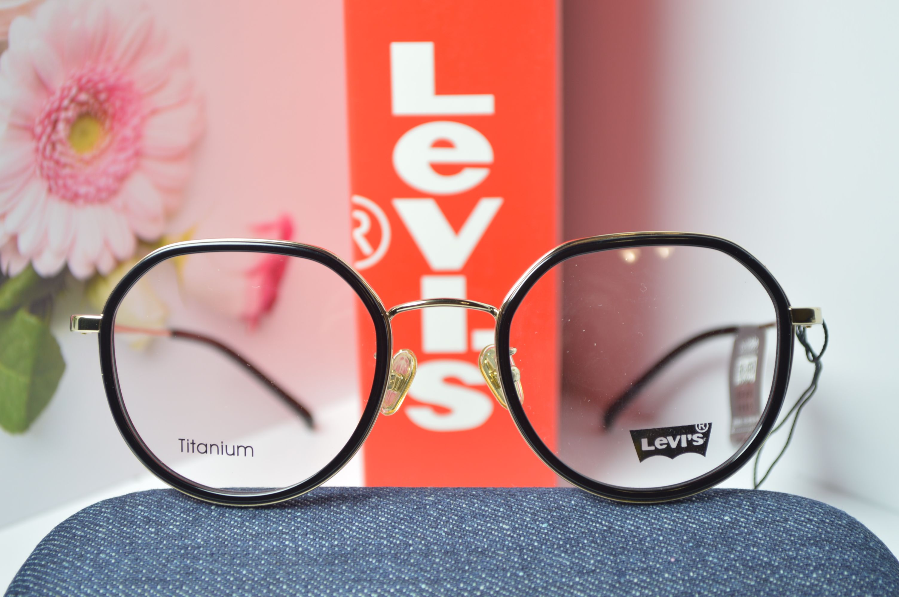 Оправа стильная, унисекс, Levi's модель LS 94033. Оправа для него и для нее. Титан