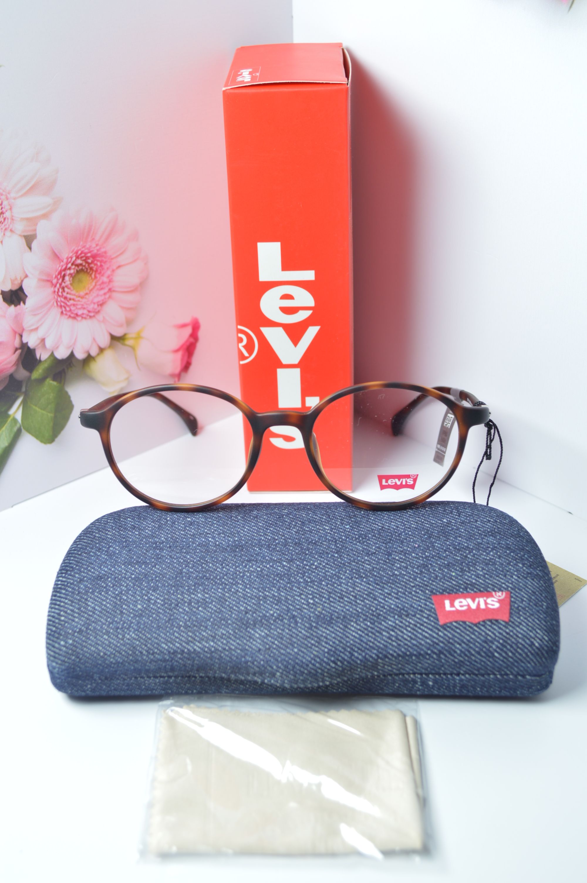 Оправа стильная, унисекс, Levi's модель LS 03111. Оправа овальная для него и для нее.