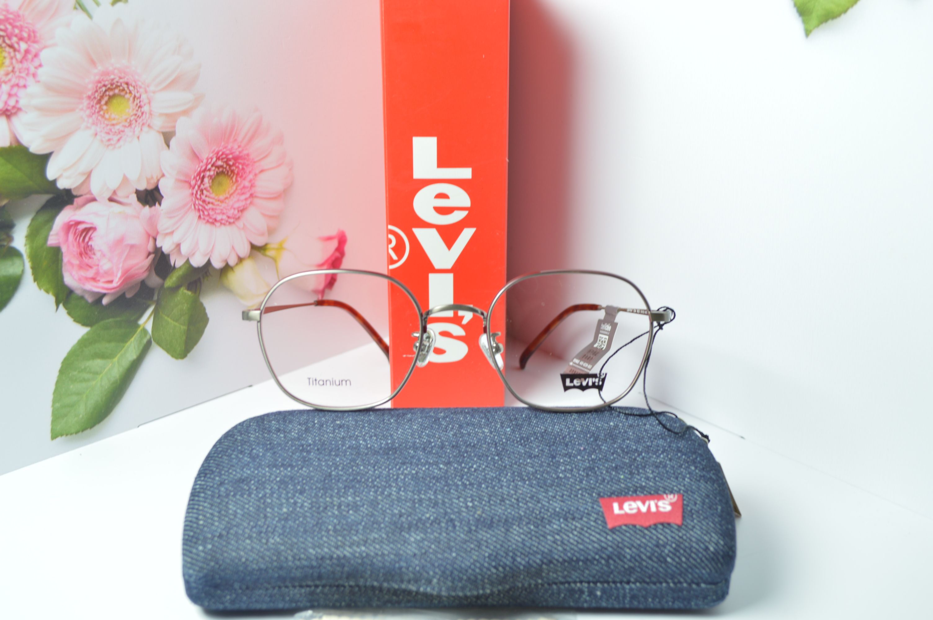 Оправа стильная, унисекс, Levi's модель LS 97047. Оправа титан для него и для нее.